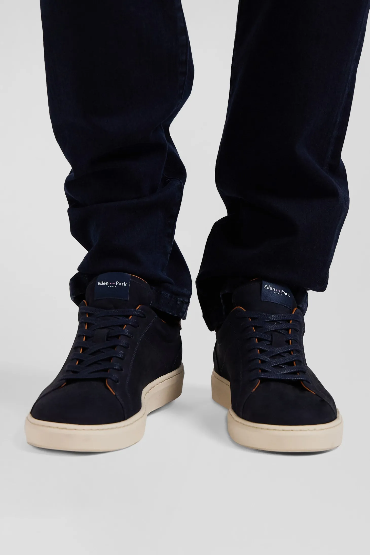Baskets basses en cuir grainé bleu marine