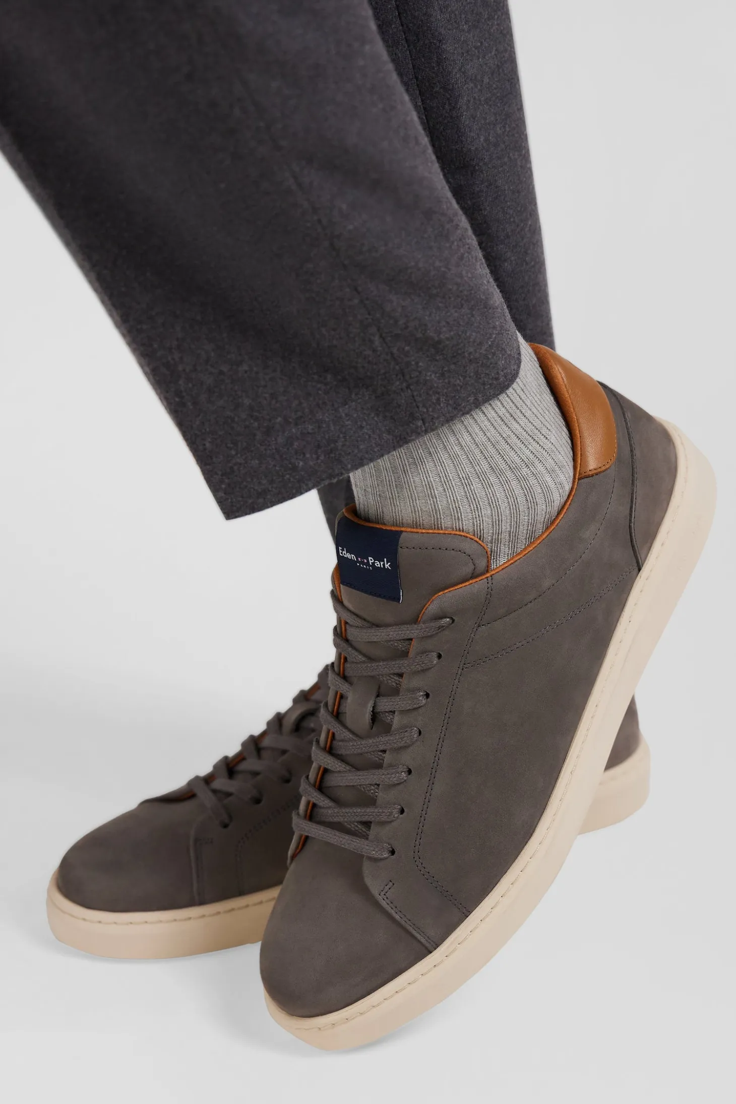 Baskets basses en cuir gris anthracite