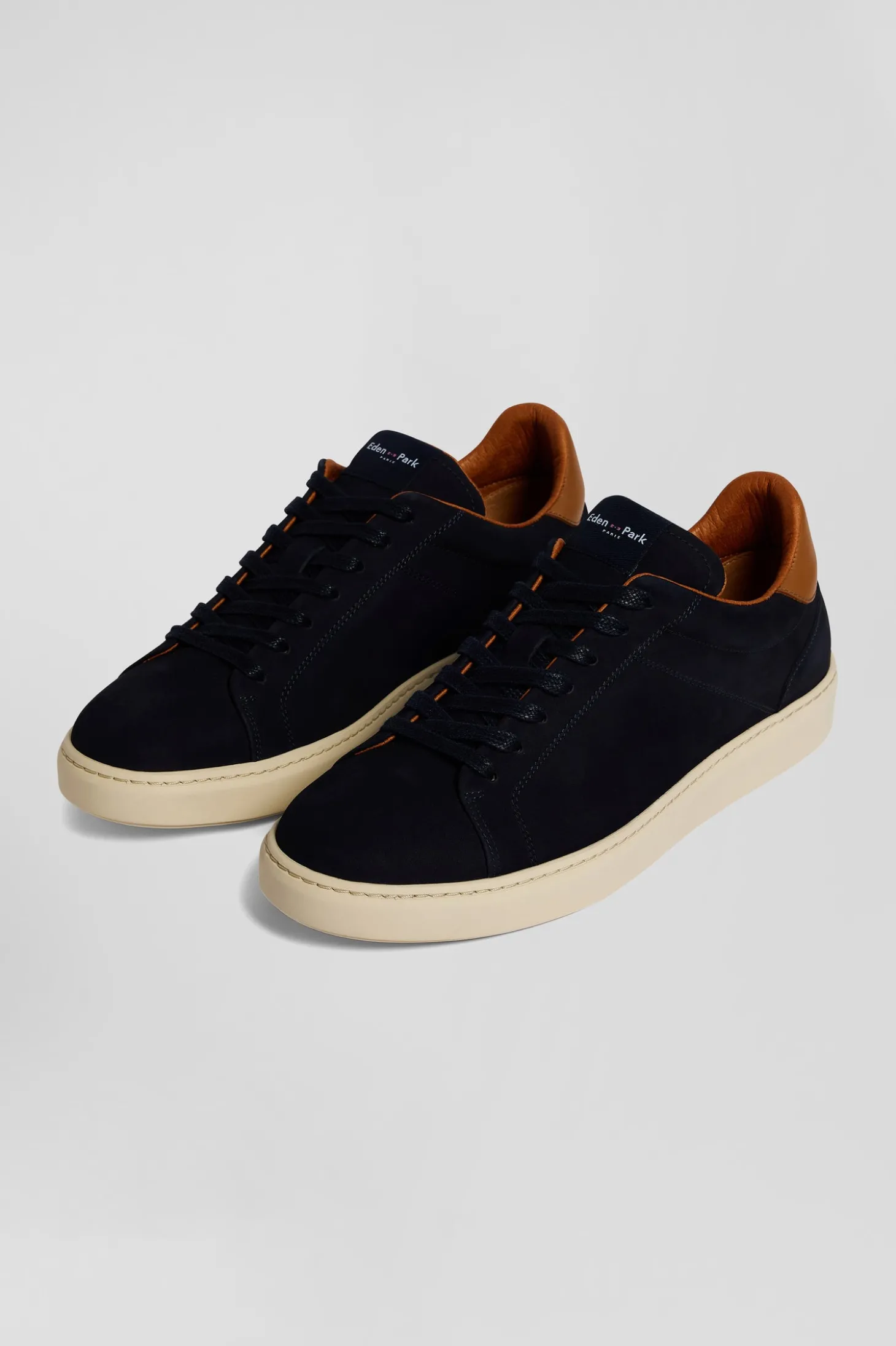 Baskets basses en cuir grainé bleu marine