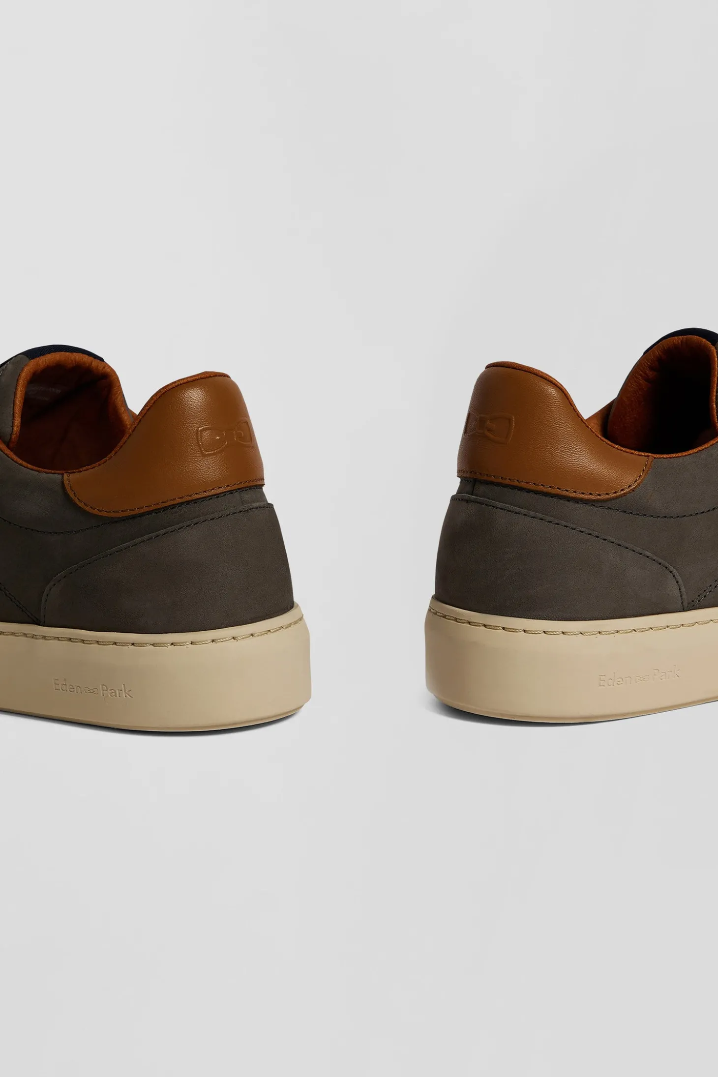 Baskets basses en cuir gris anthracite