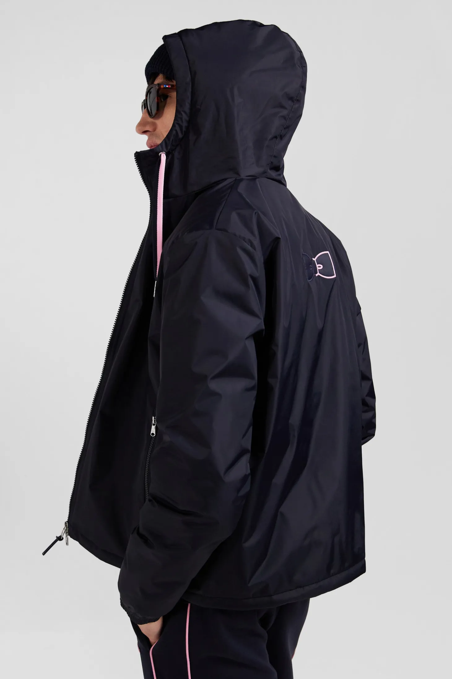 Blouson coupe-vent à capuche bleu marine