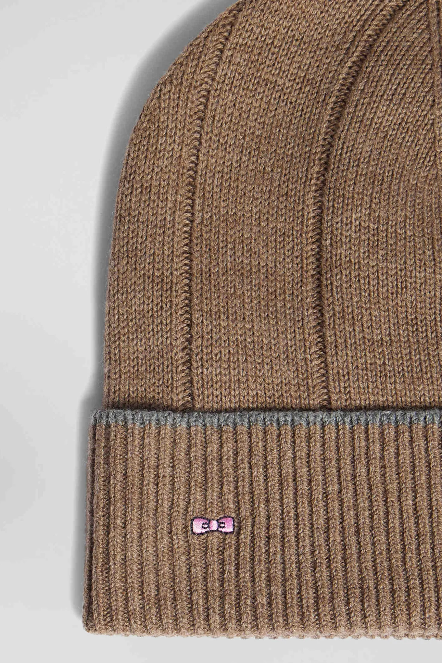Bonnet en coton et cachemire marron liseré contrasté