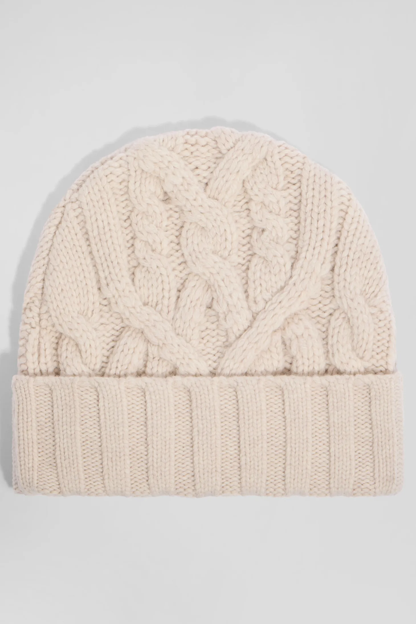 Bonnet en laine torsadée écru
