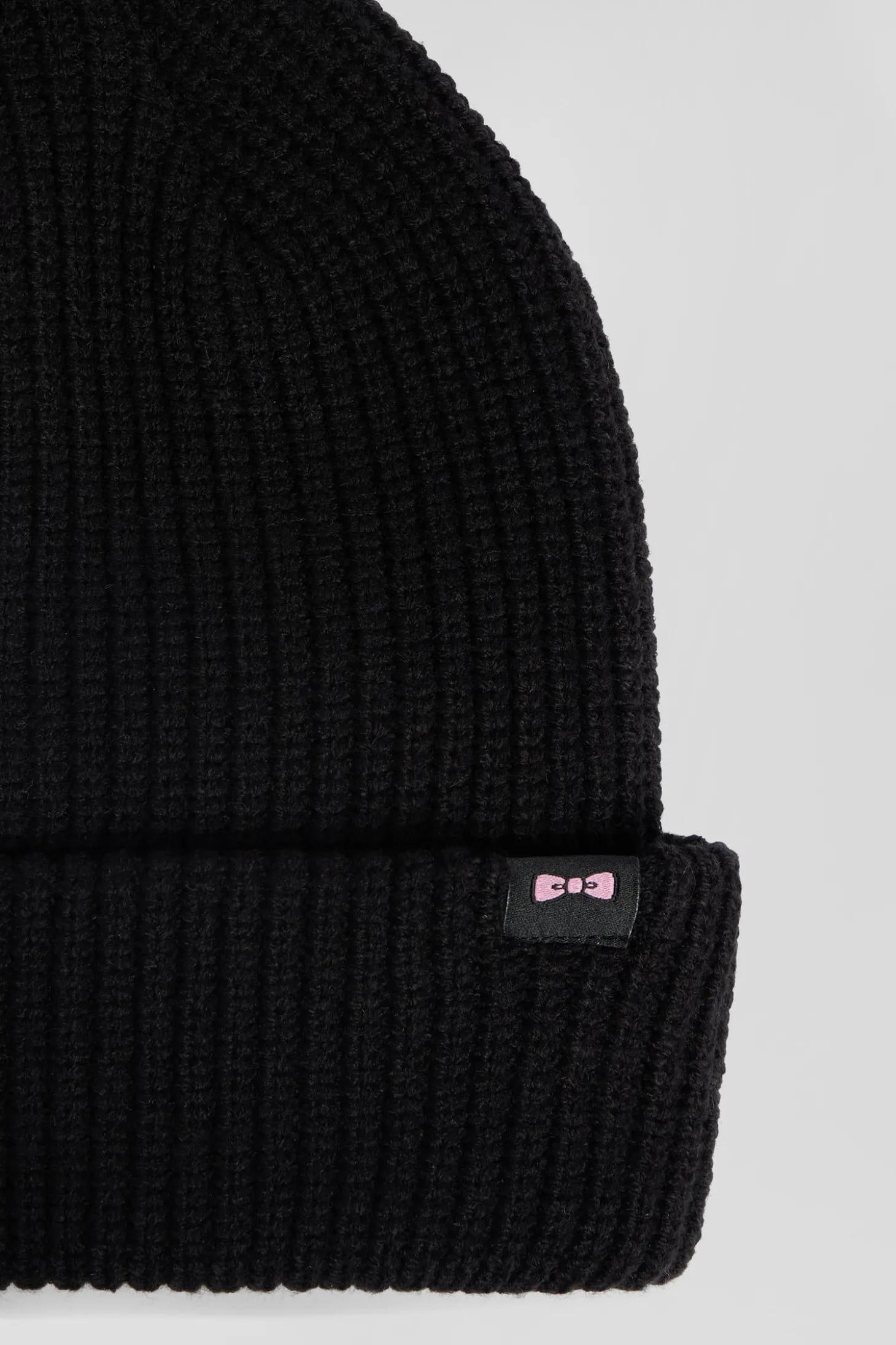 Bonnet en maille noir broderie nœud papillon