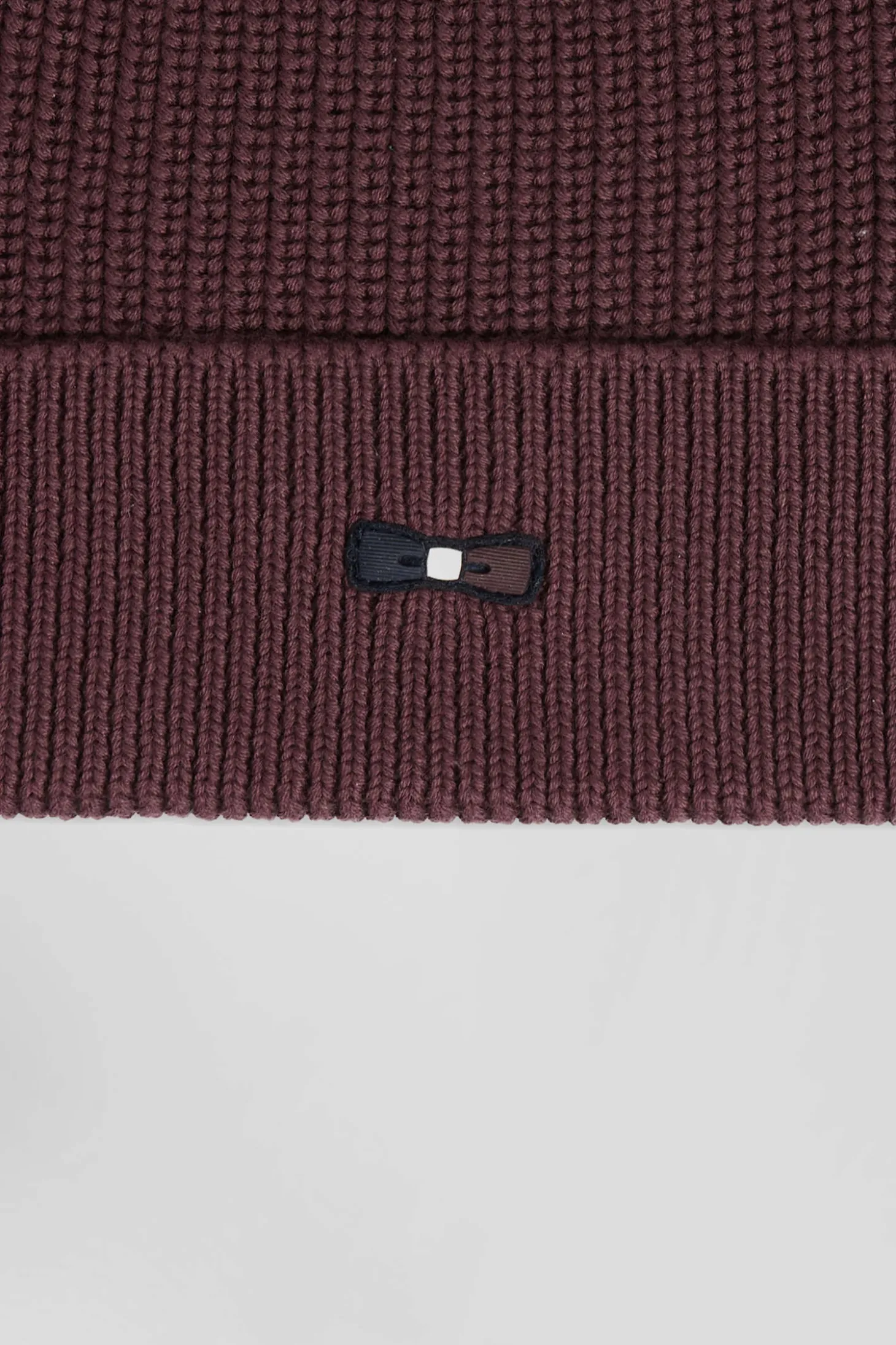 Bonnet tricoté en coton bordeaux détails tricolores