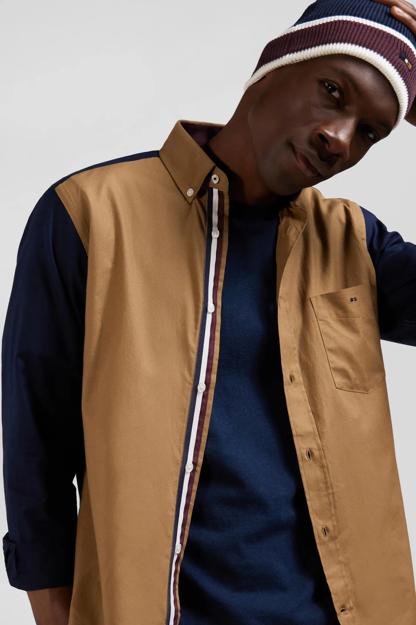Chemise bicolore en coton pin point camel coupe Regular broderie dos