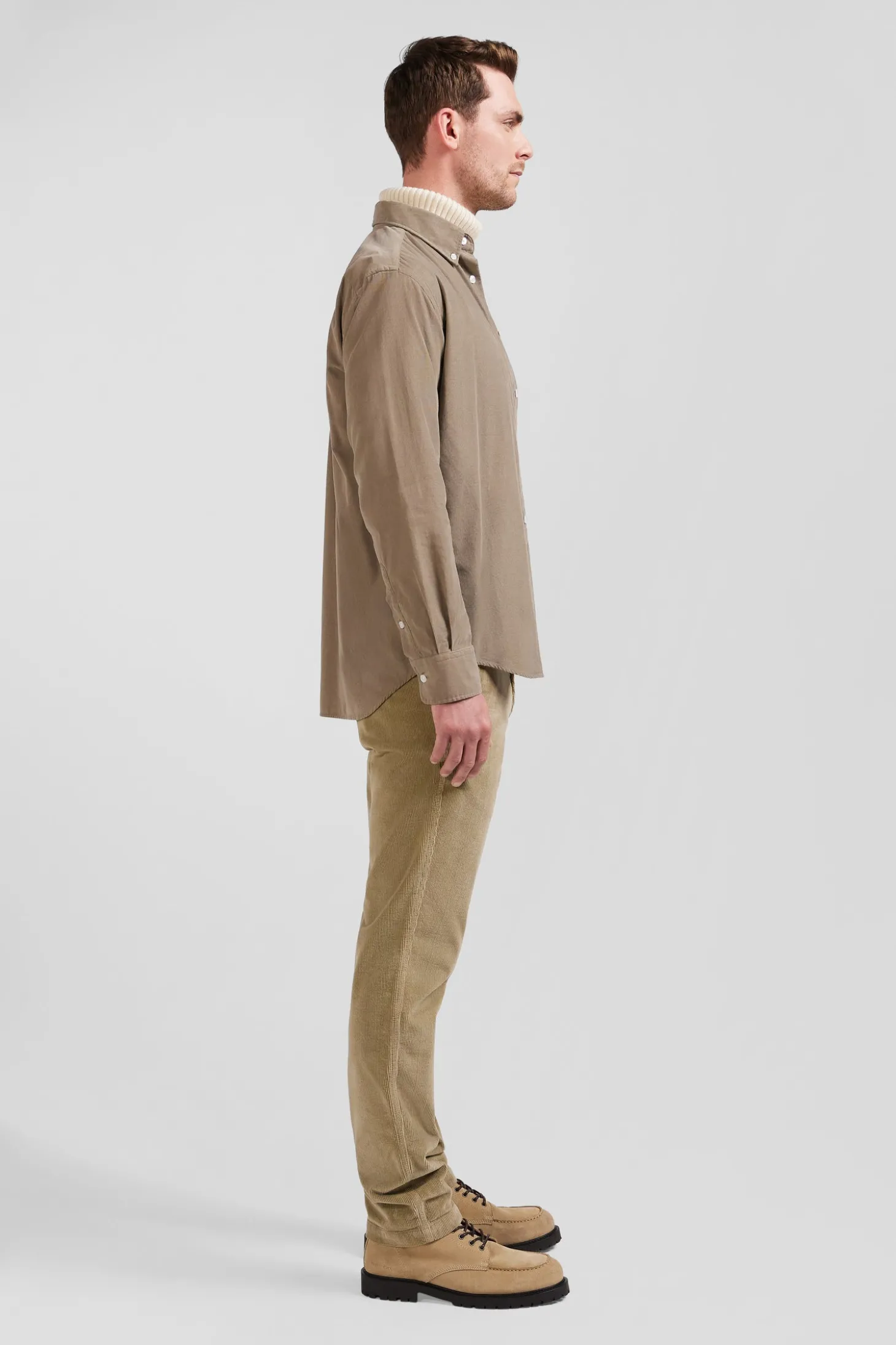 Chemise en coton uni beige col boutonné et poche poitrine coupe Regular