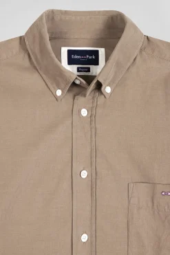 Chemise en coton uni beige col boutonné et poche poitrine coupe Regular