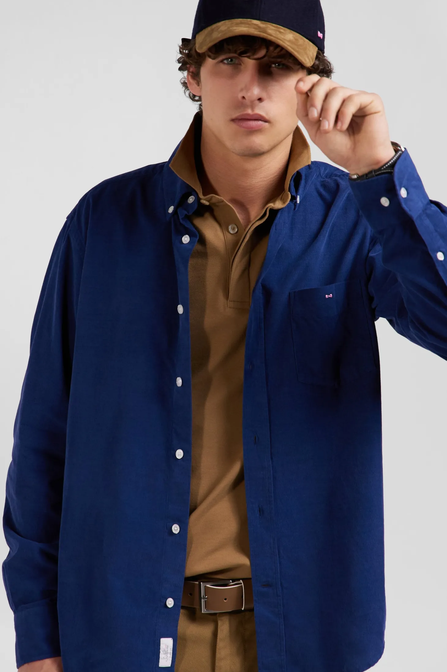 Chemise en coton uni bleu indigo col boutonné et poche poitrine coupe Regular