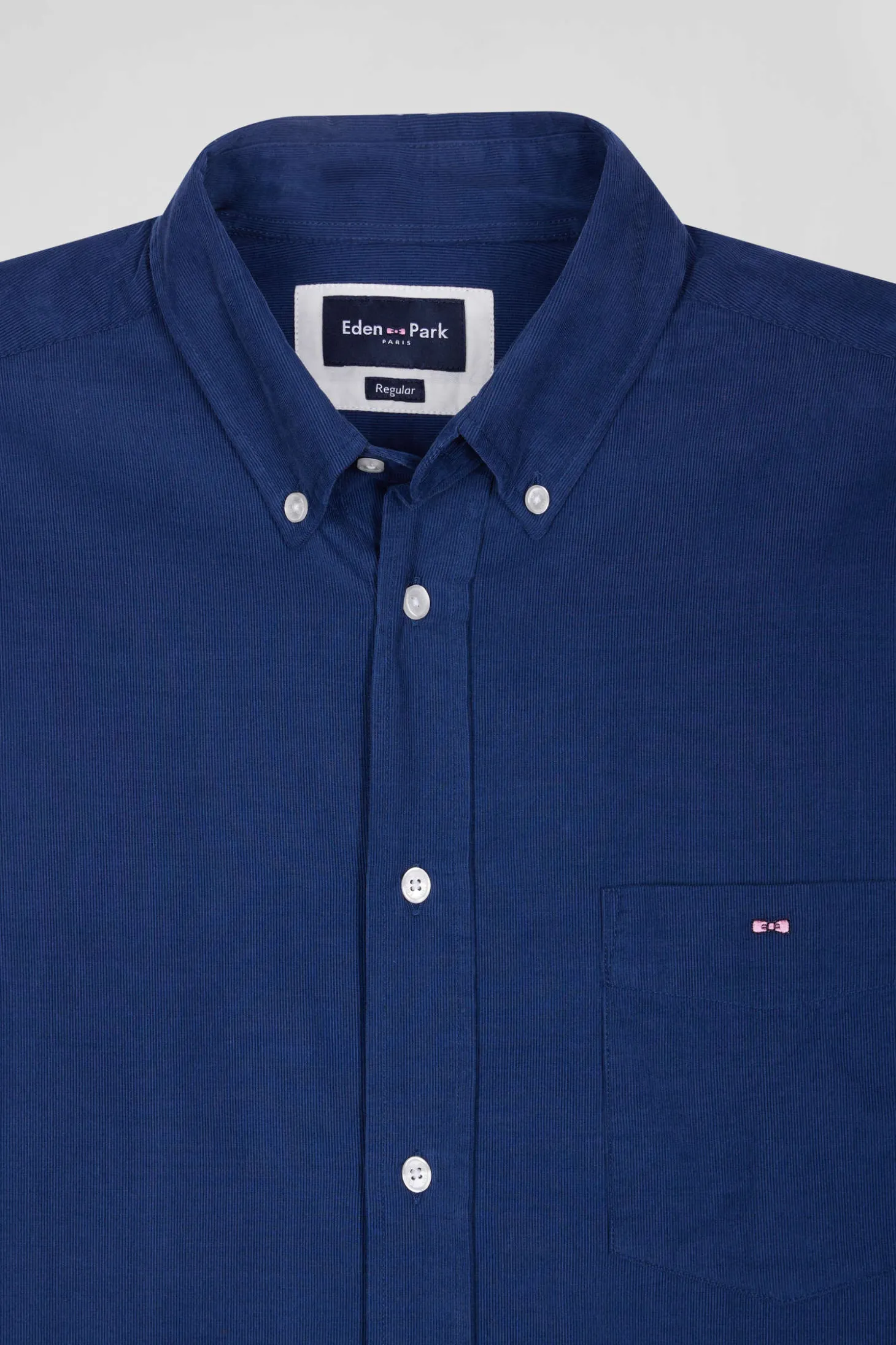 Chemise en coton uni bleu indigo col boutonné et poche poitrine coupe Regular