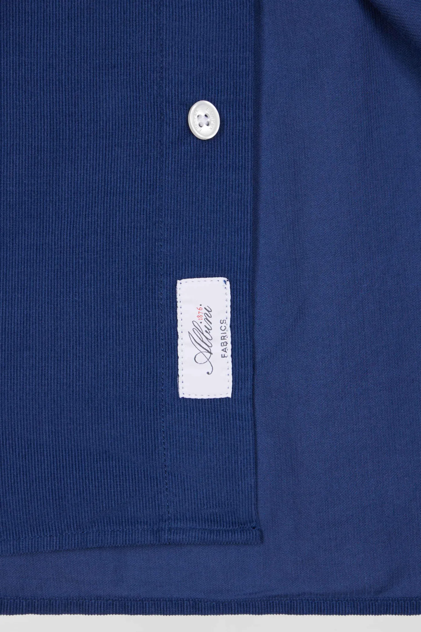 Chemise en coton uni bleu indigo col boutonné et poche poitrine coupe Regular