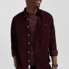 Chemise en coton uni bordeaux col boutonné et poche poitrine coupe Regular