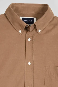 Chemise en coton uni camel col boutonné et poche poitrine coupe Regular