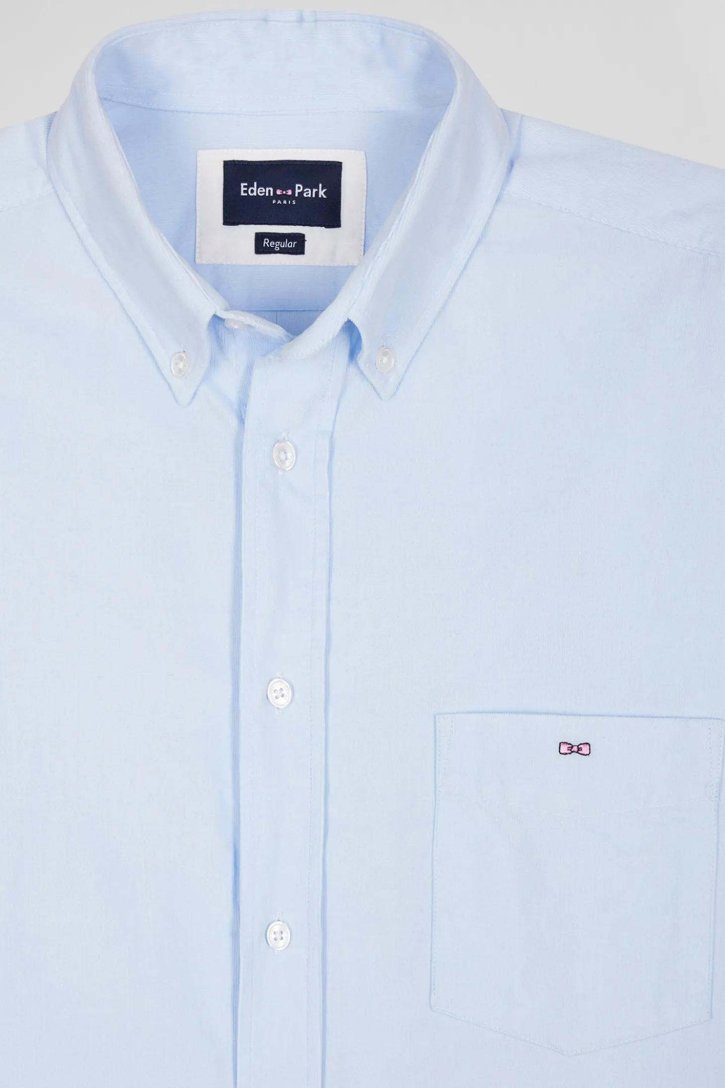 Chemise en coton uni ciel col boutonné et poche poitrine coupe Regular