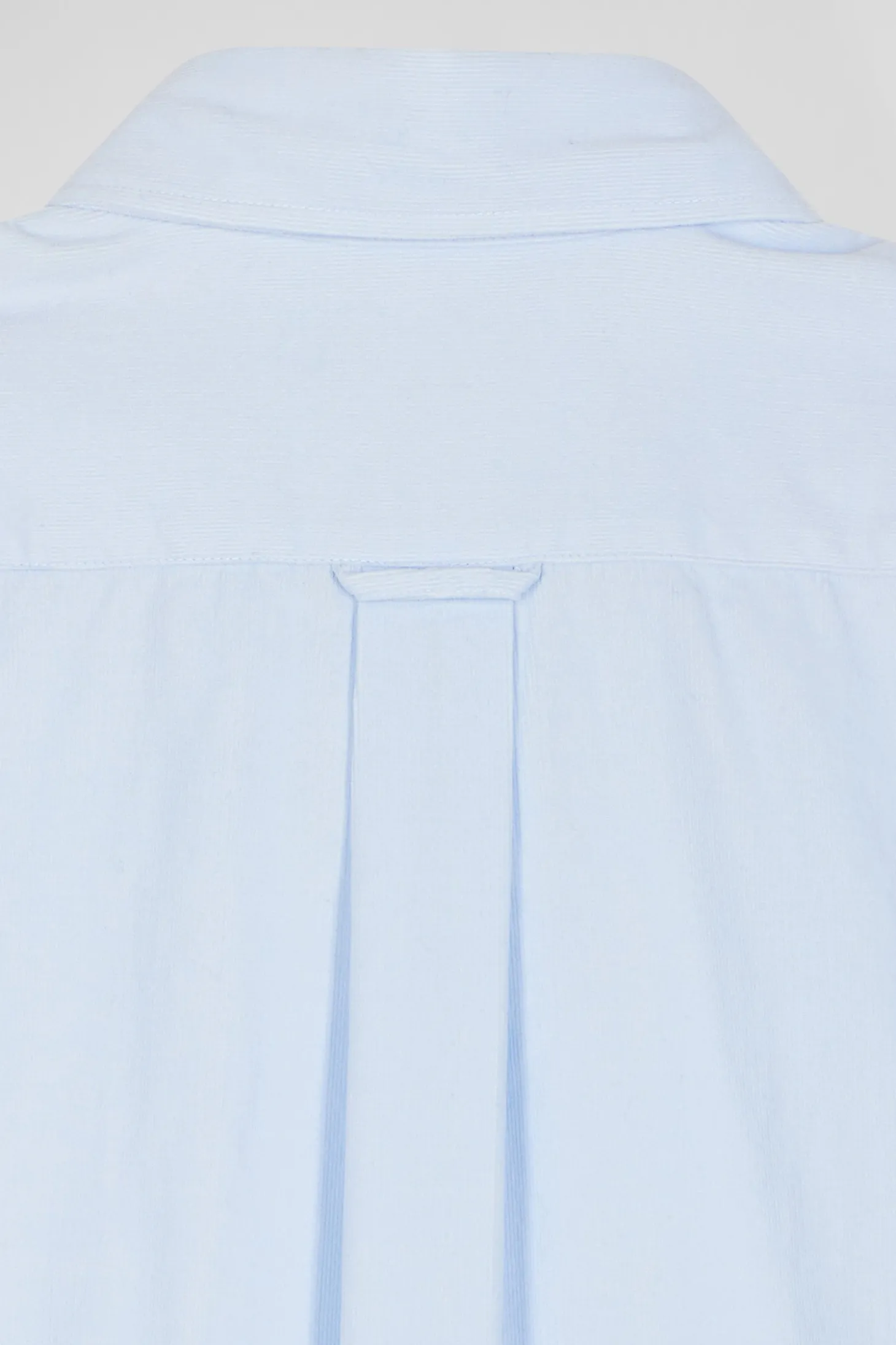 Chemise en coton uni ciel col boutonné et poche poitrine coupe Regular