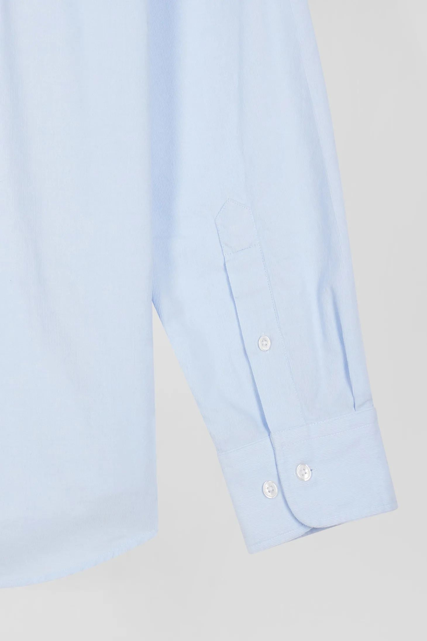 Chemise en coton uni ciel col boutonné et poche poitrine coupe Regular