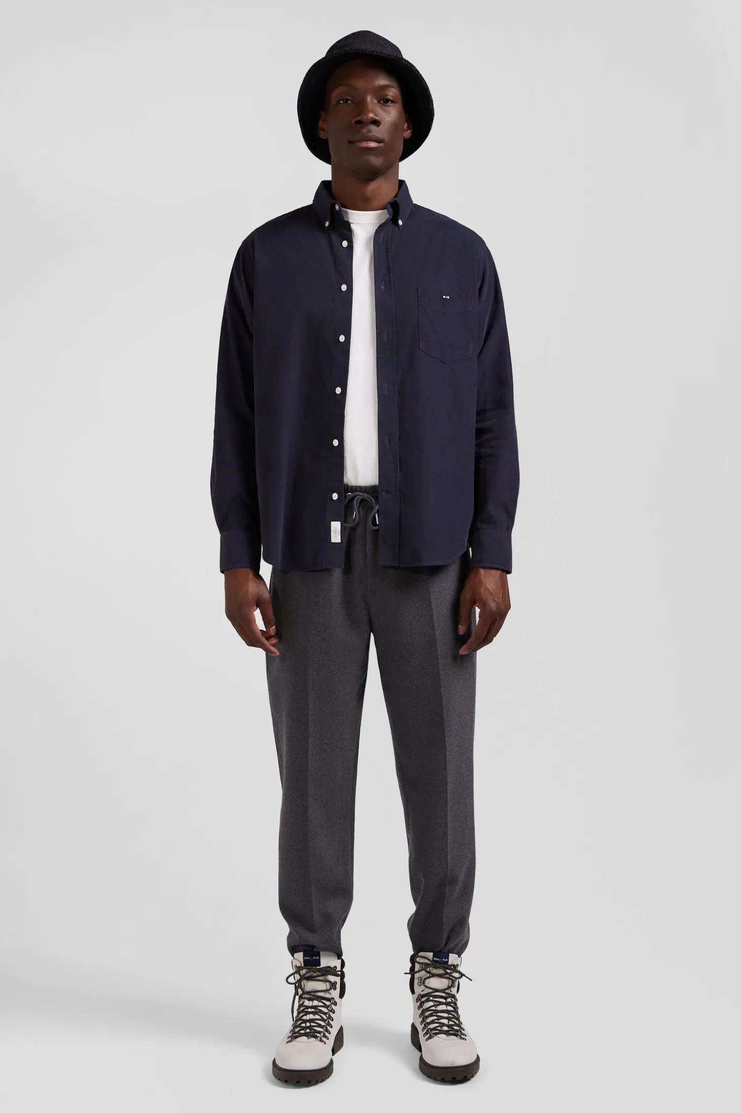 Chemise en coton uni gris anthracite col boutonné et poche poitrine coupe Regular