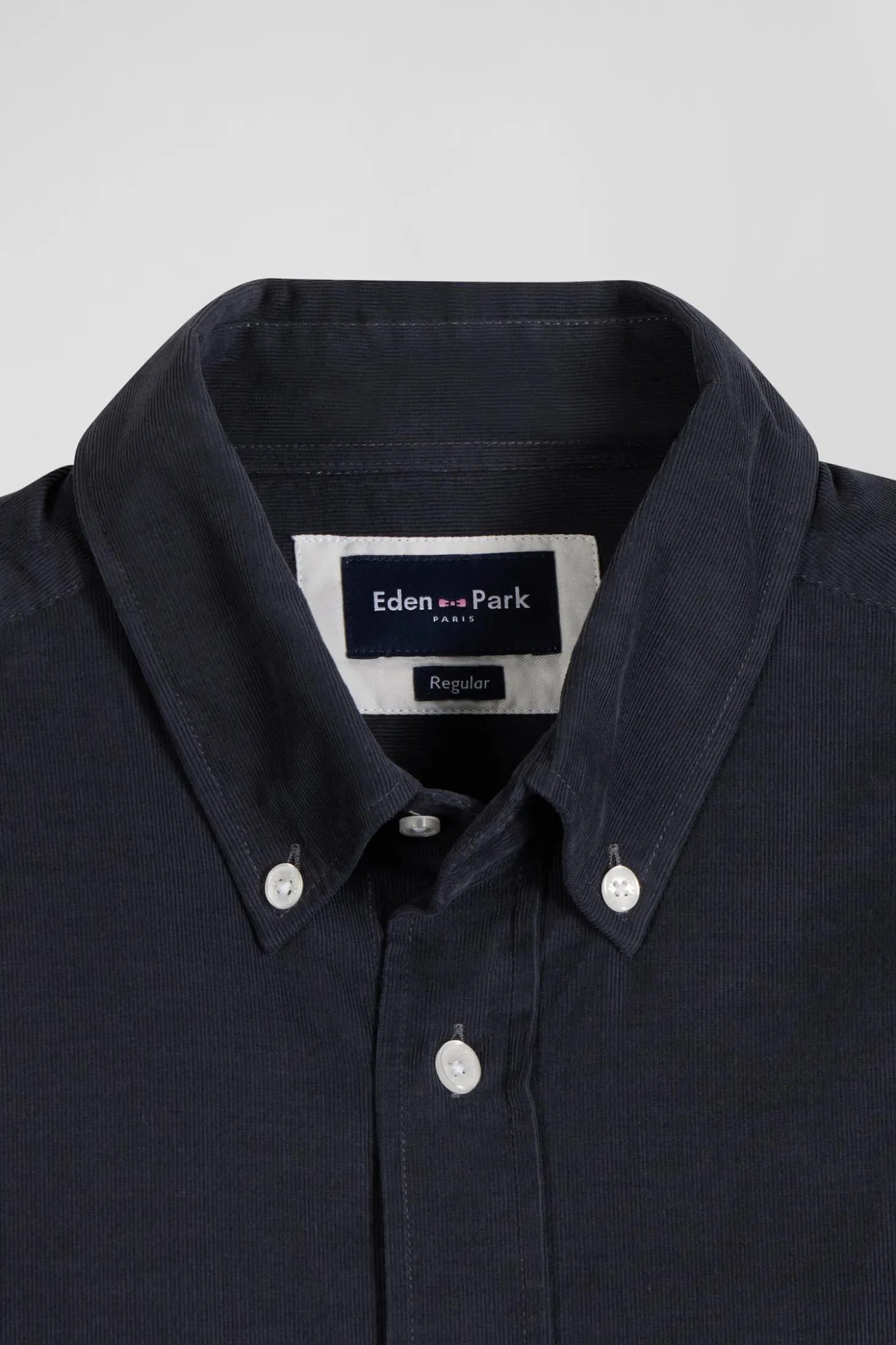 Chemise en coton uni gris anthracite col boutonné et poche poitrine coupe Regular