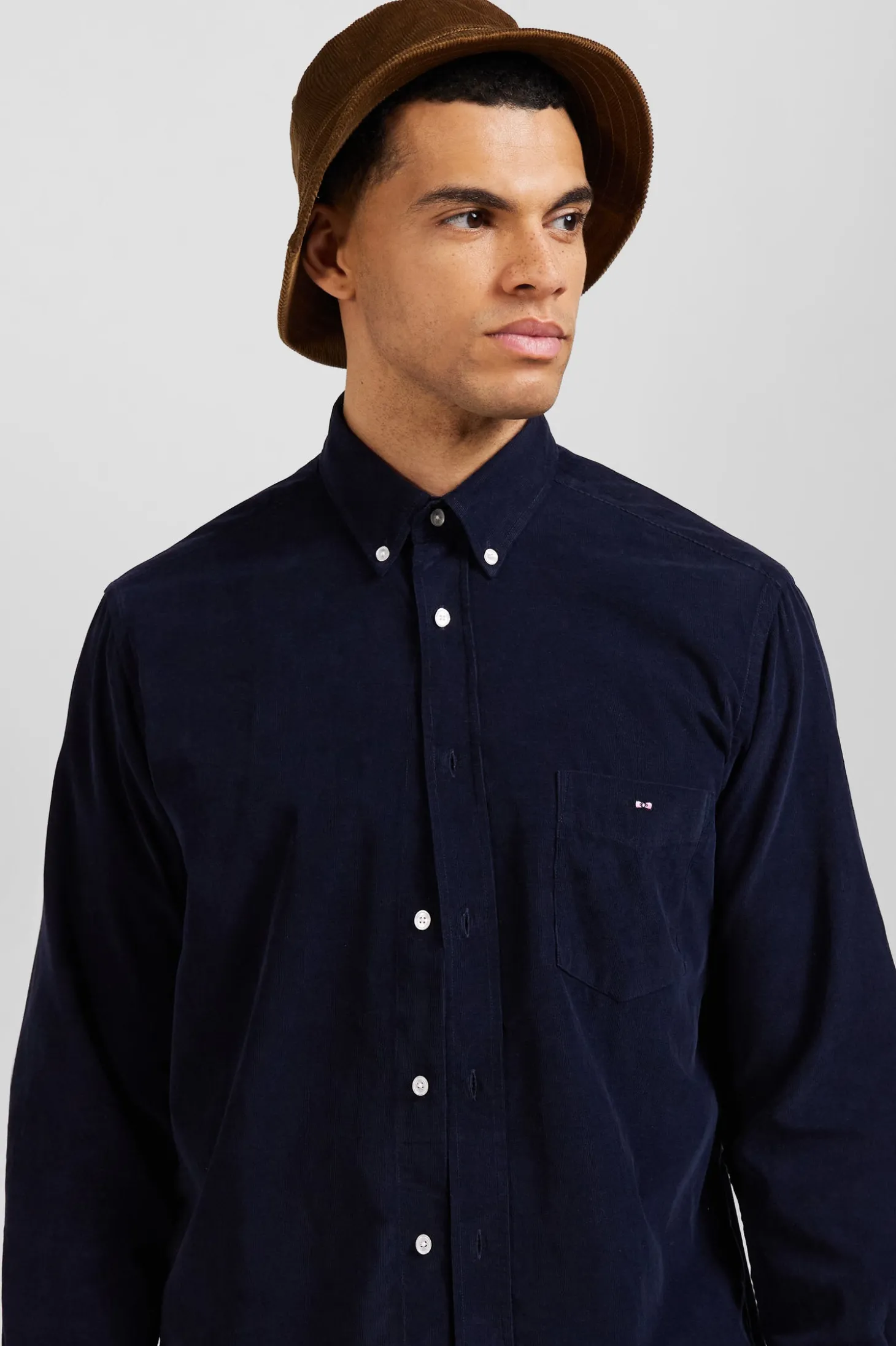 Chemise en coton uni marine col boutonné et poche poitrine coupe Regular