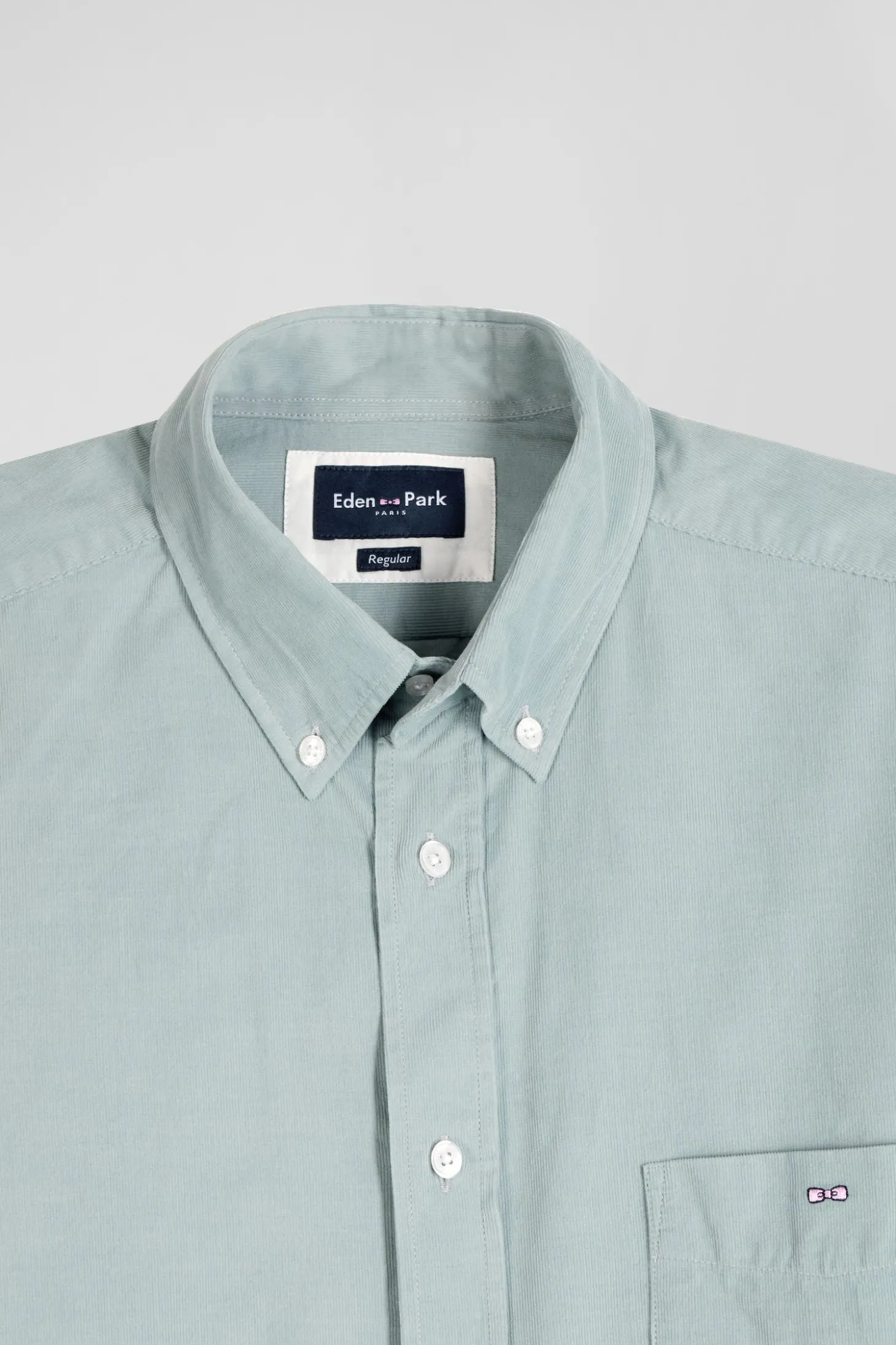 Chemise en coton uni vert d'eau col boutonné et poche poitrine coupe Regular