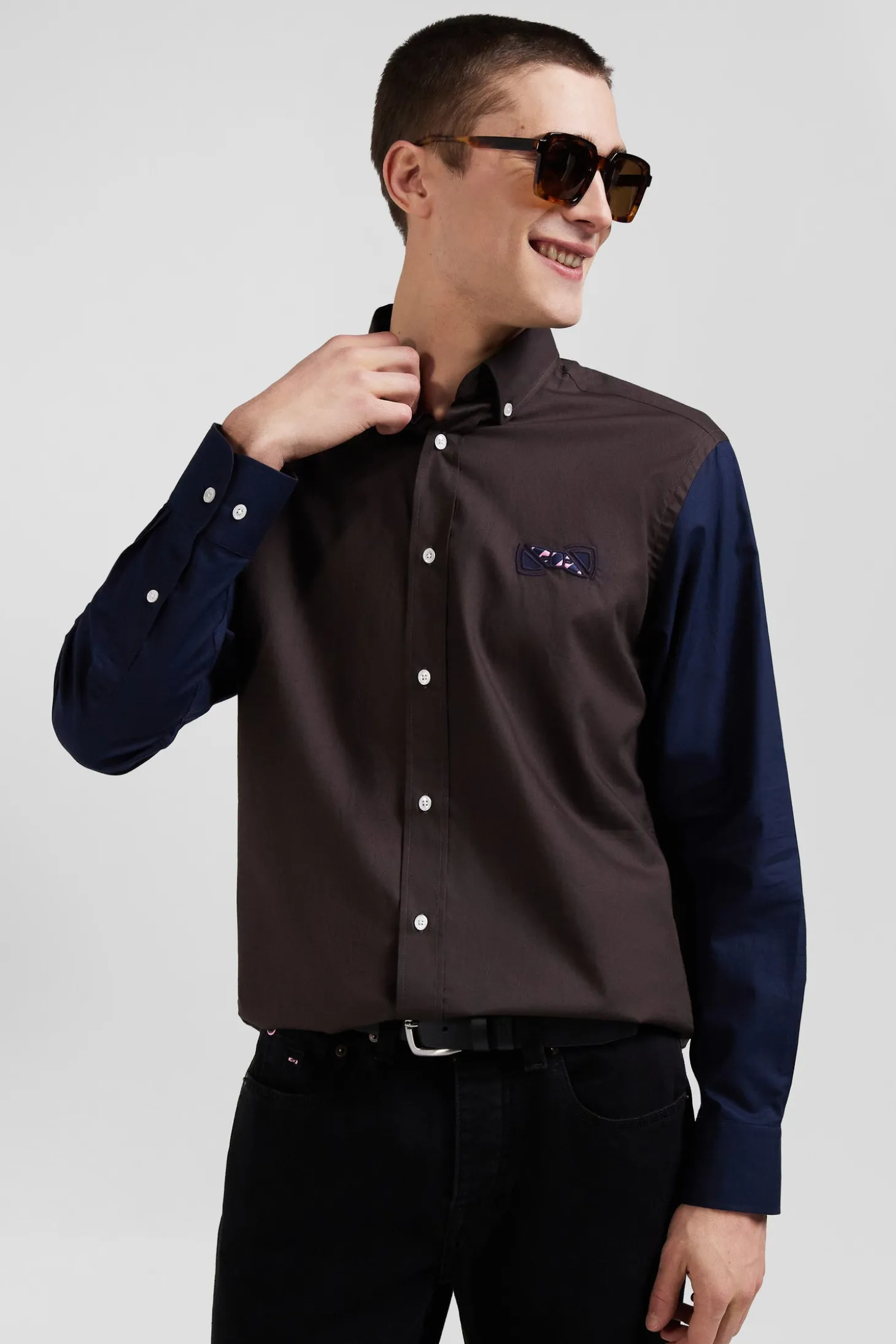Chemise en oxford de coton marron et marine broderie cerclée N°10 coupe Regular