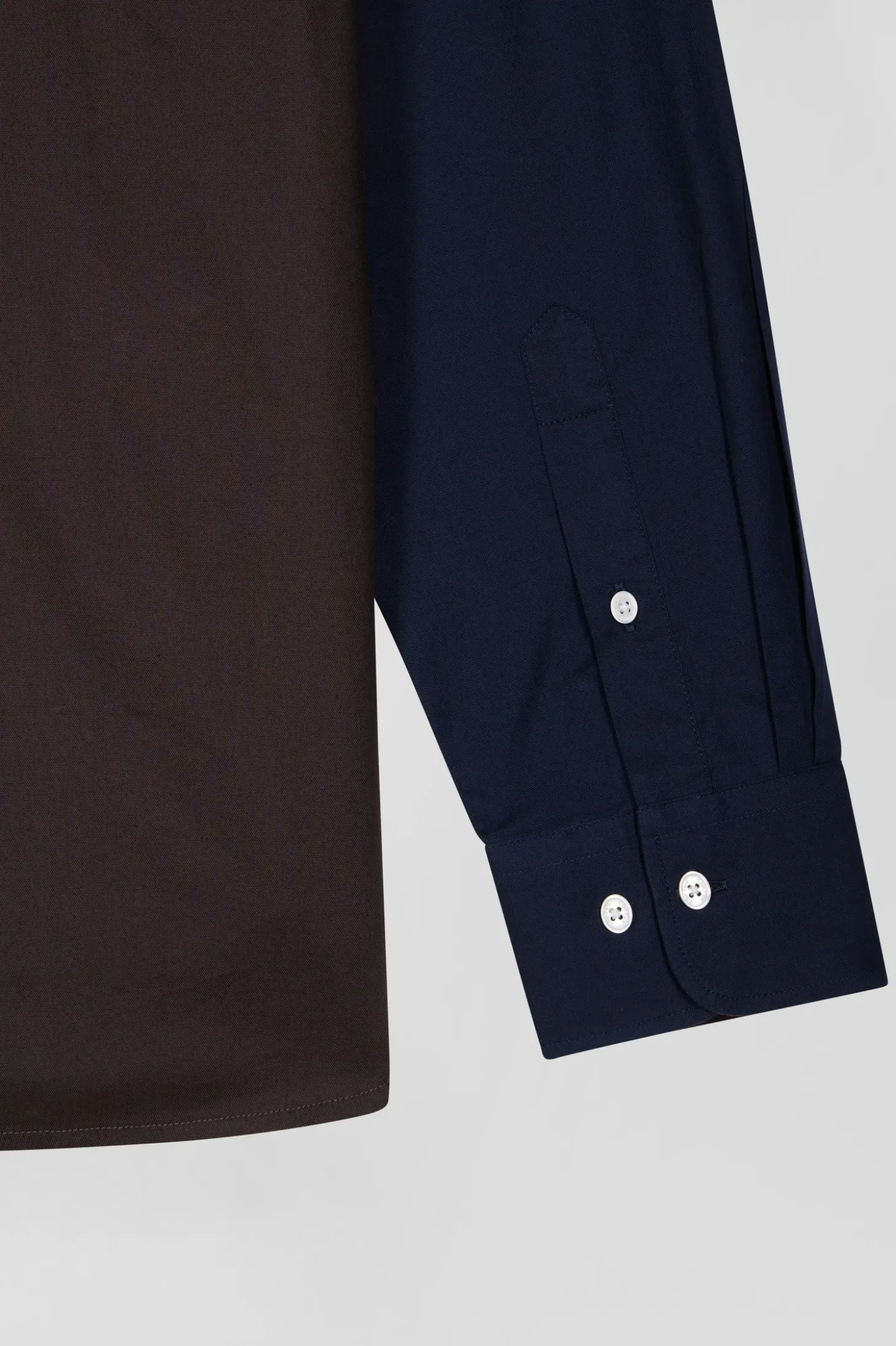 Chemise en oxford de coton marron et marine broderie cerclée N°10 coupe Regular