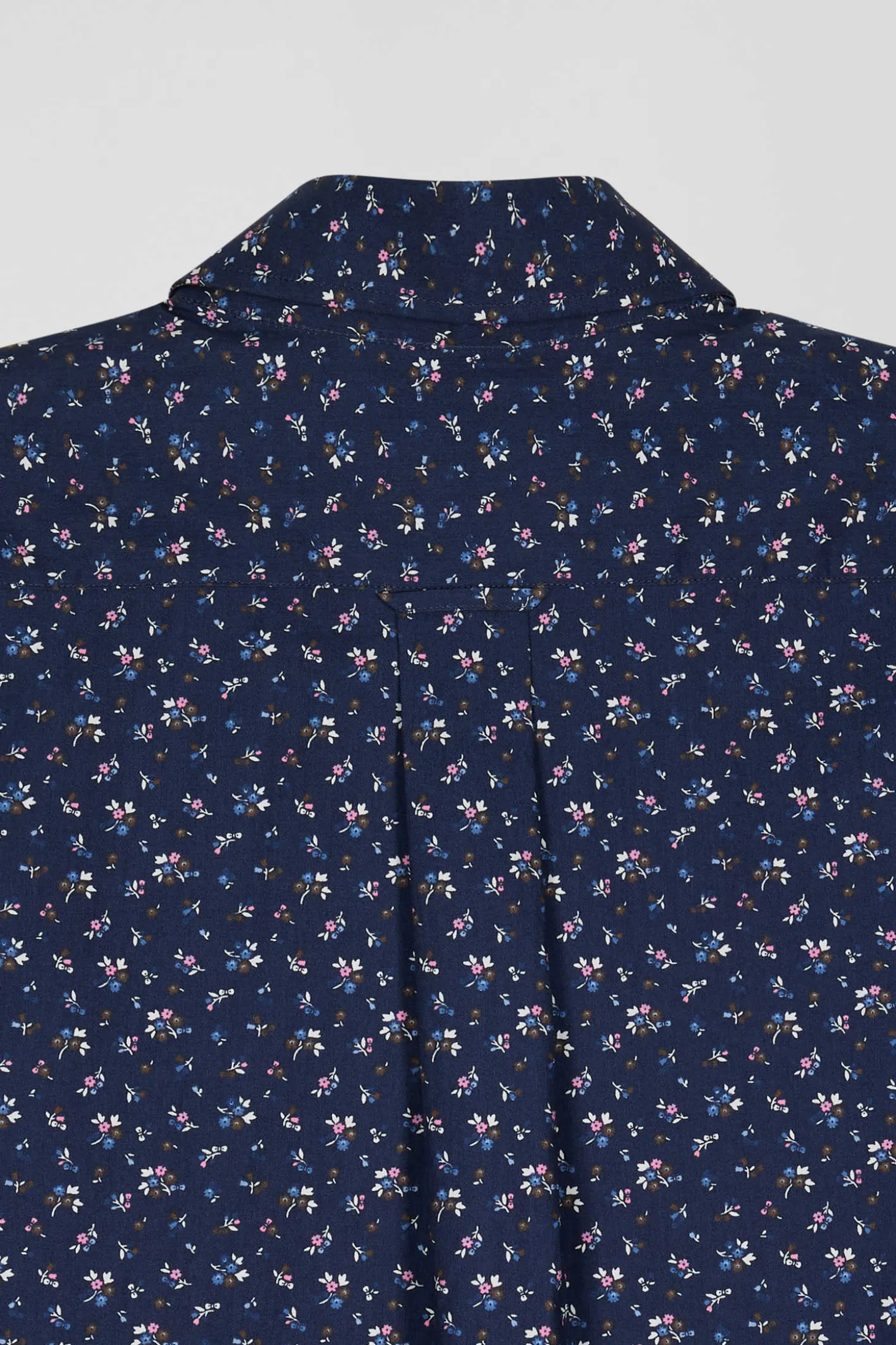 Chemise en popeline de coton bleu marine à microimprimé fleurs coupe Regular