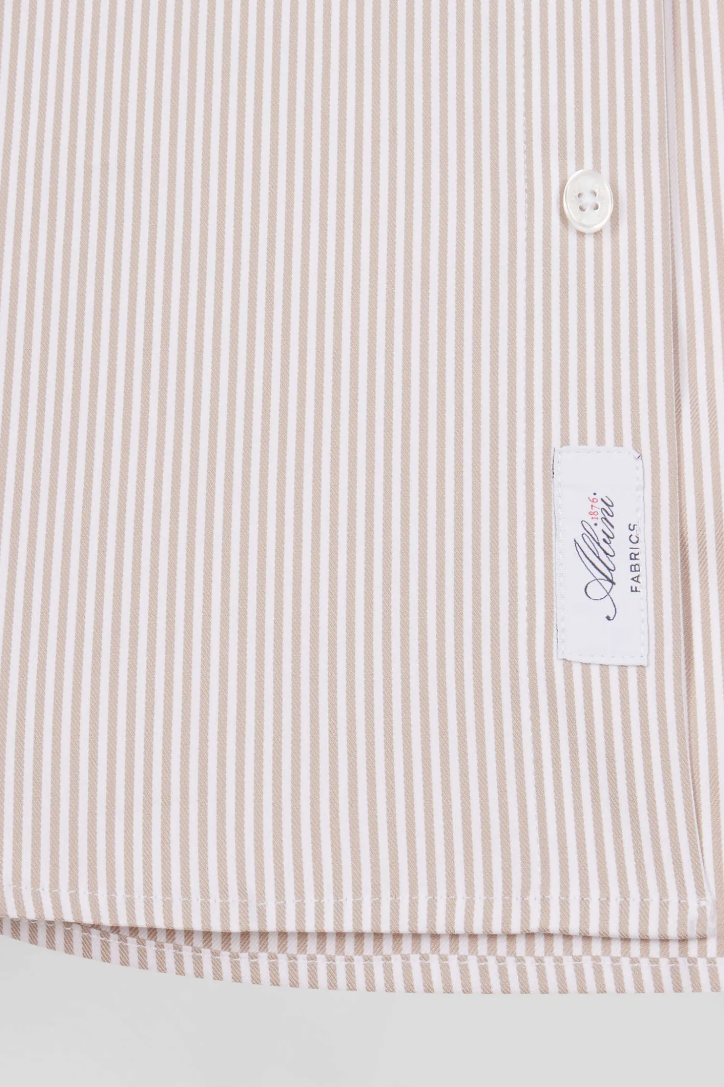 Chemise en popeline de coton beige à rayures bâton coupe Regular