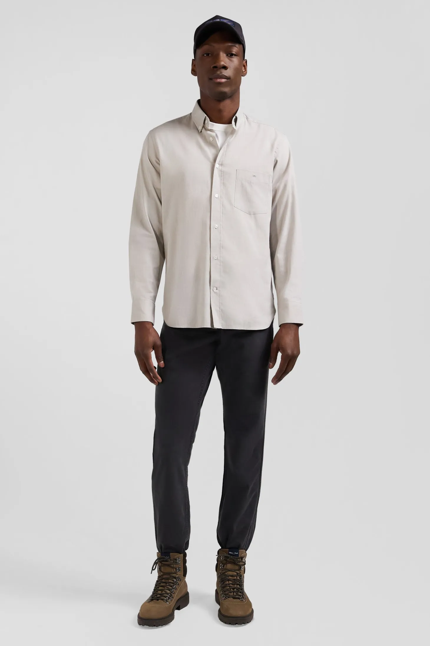 Chemise en twill de coton unie grise col à pointes boutonnées coupe Regular