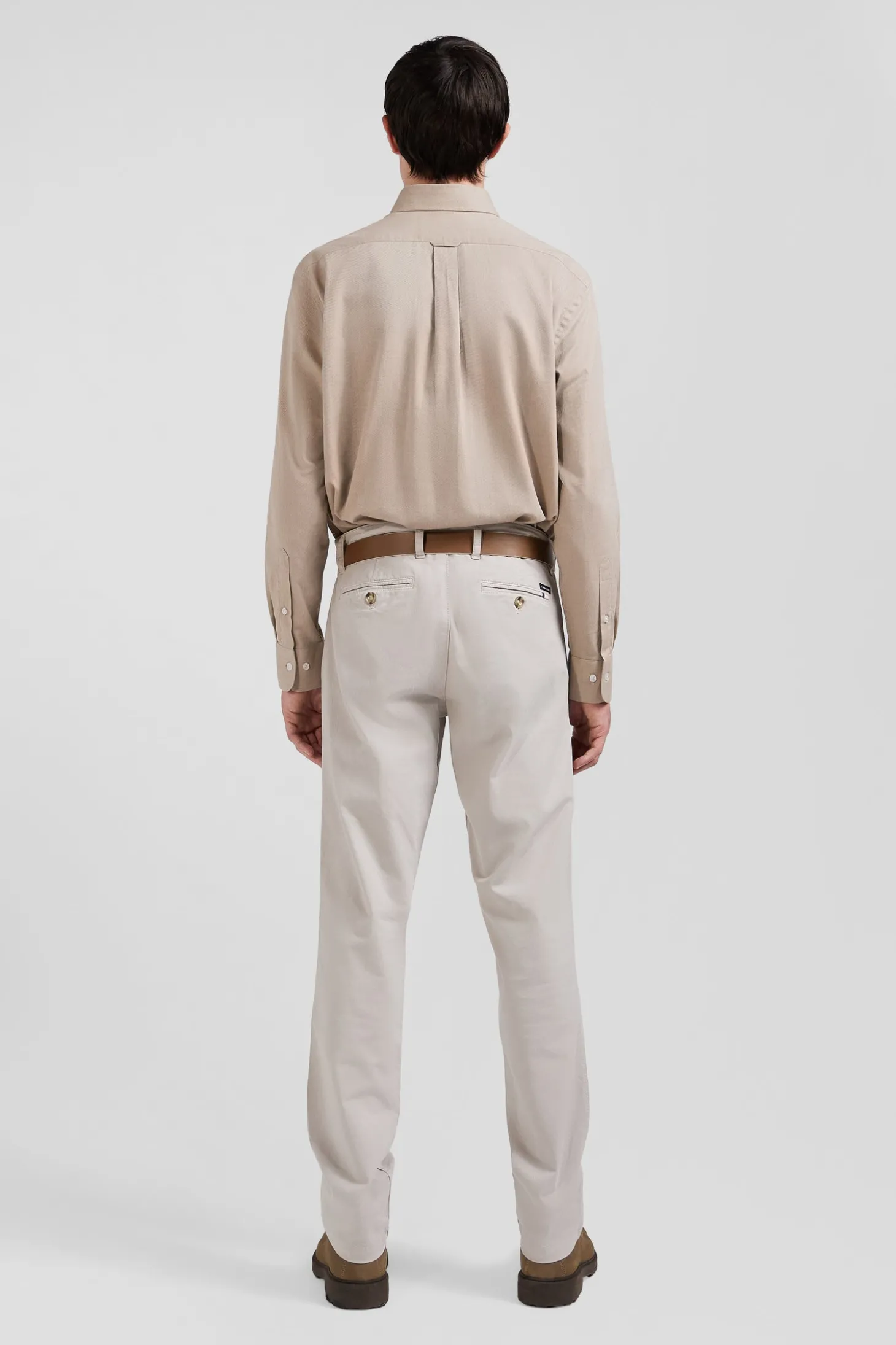 Chemise en twill de coton unie marron col à pointes boutonnées coupe Regular