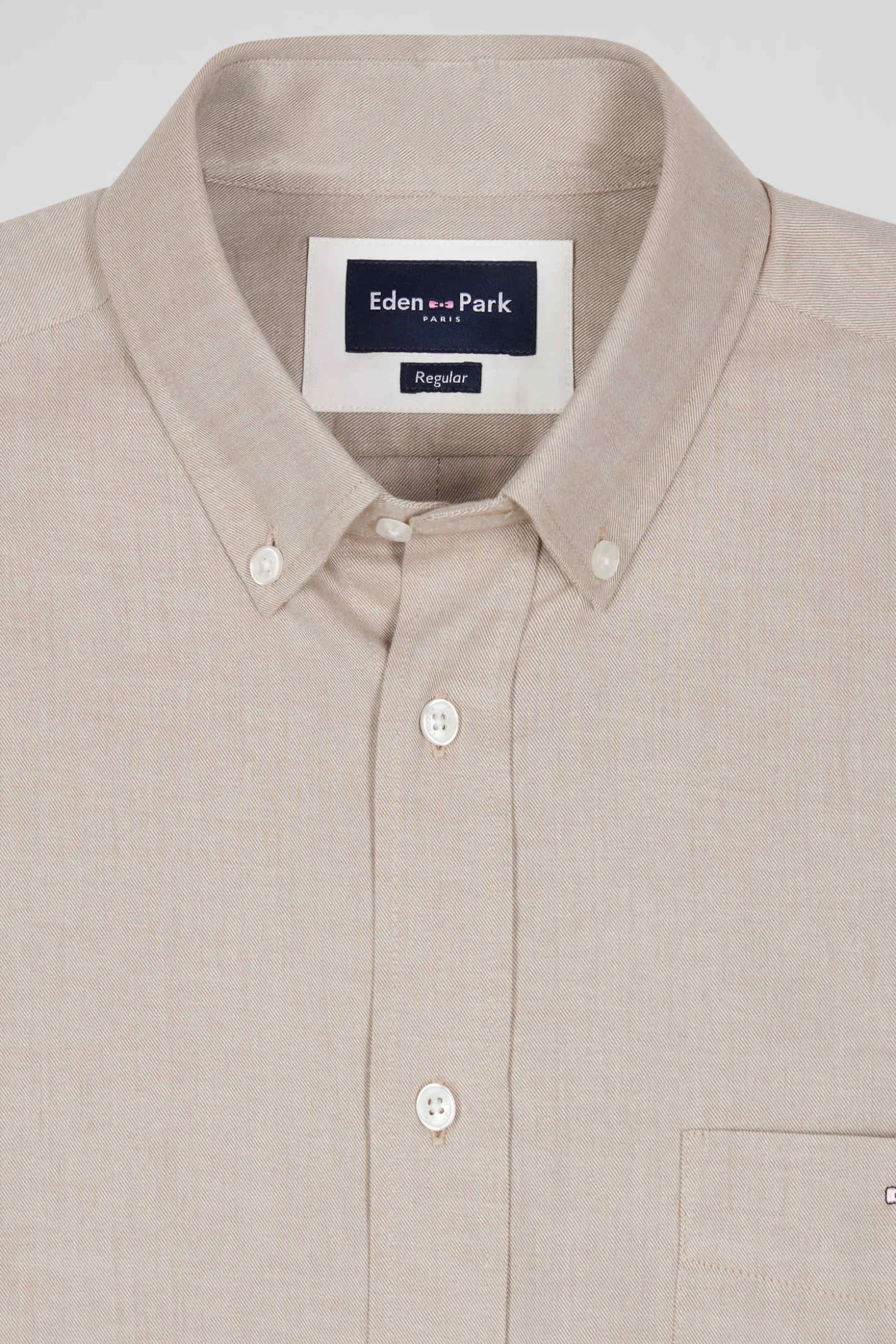 Chemise en twill de coton unie marron col à pointes boutonnées coupe Regular