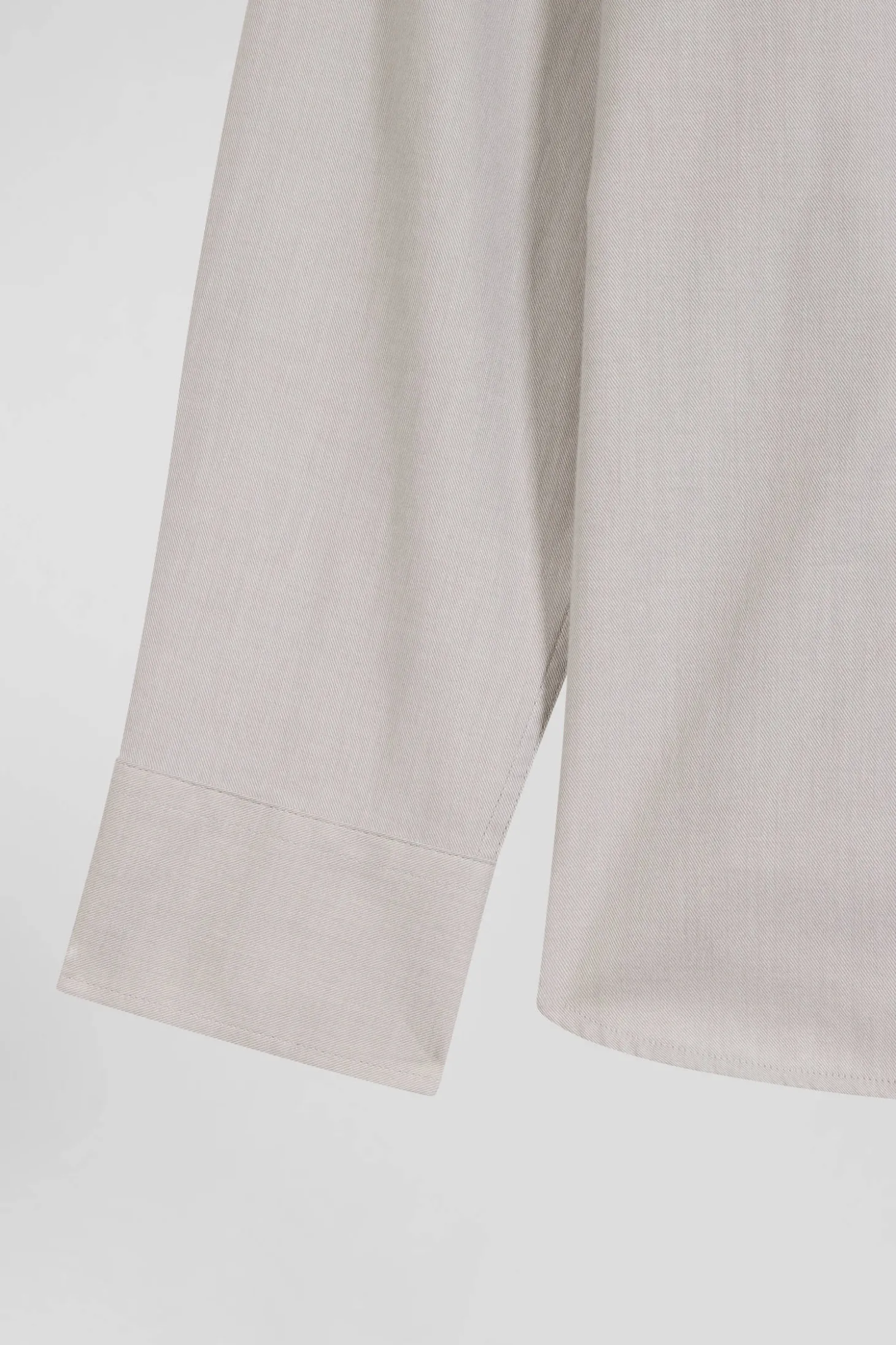 Chemise en twill de coton unie grise col à pointes boutonnées coupe Regular
