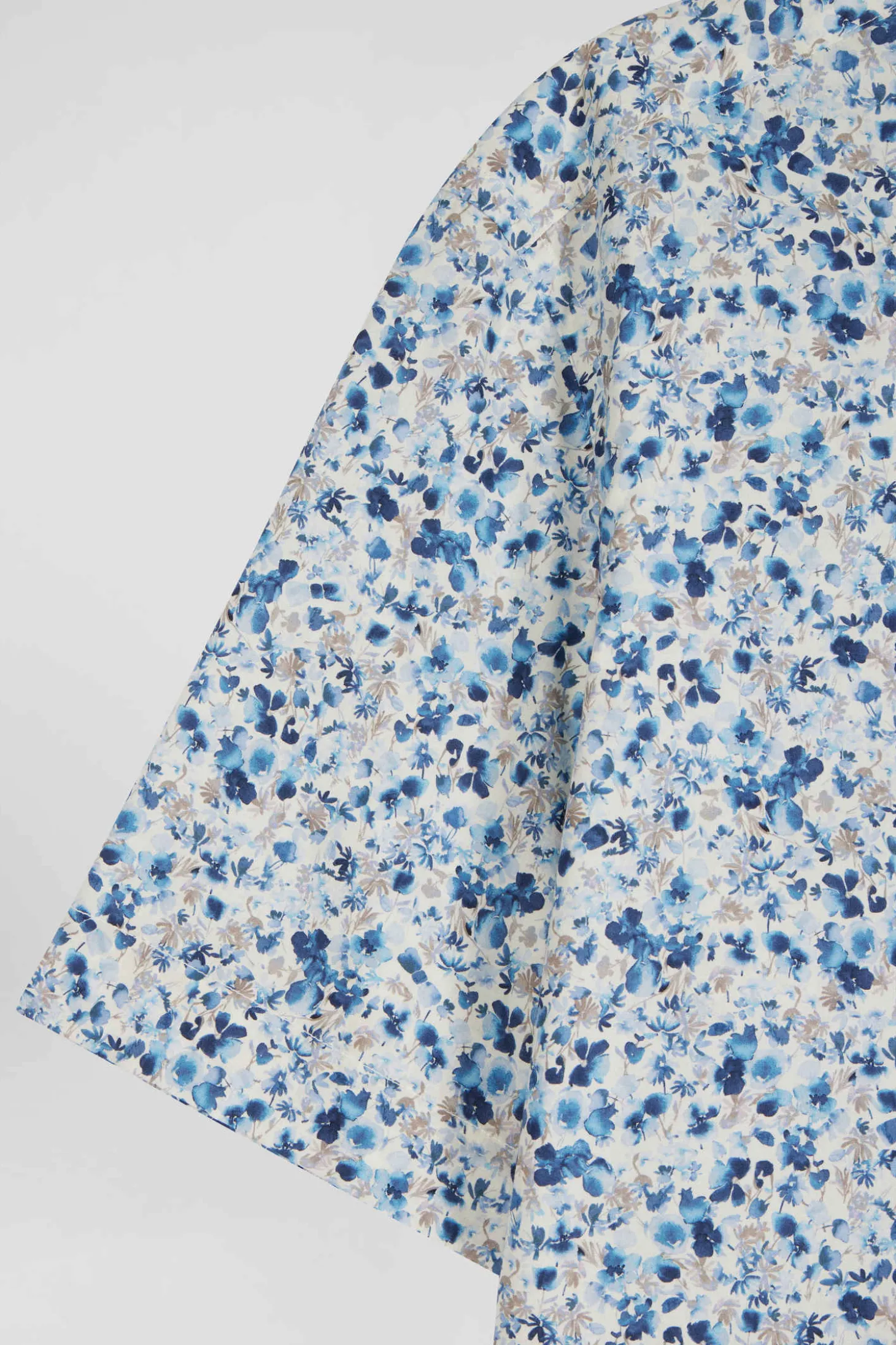 Chemise manches courtes en coton écru microimprimé fleurs coupe Regular