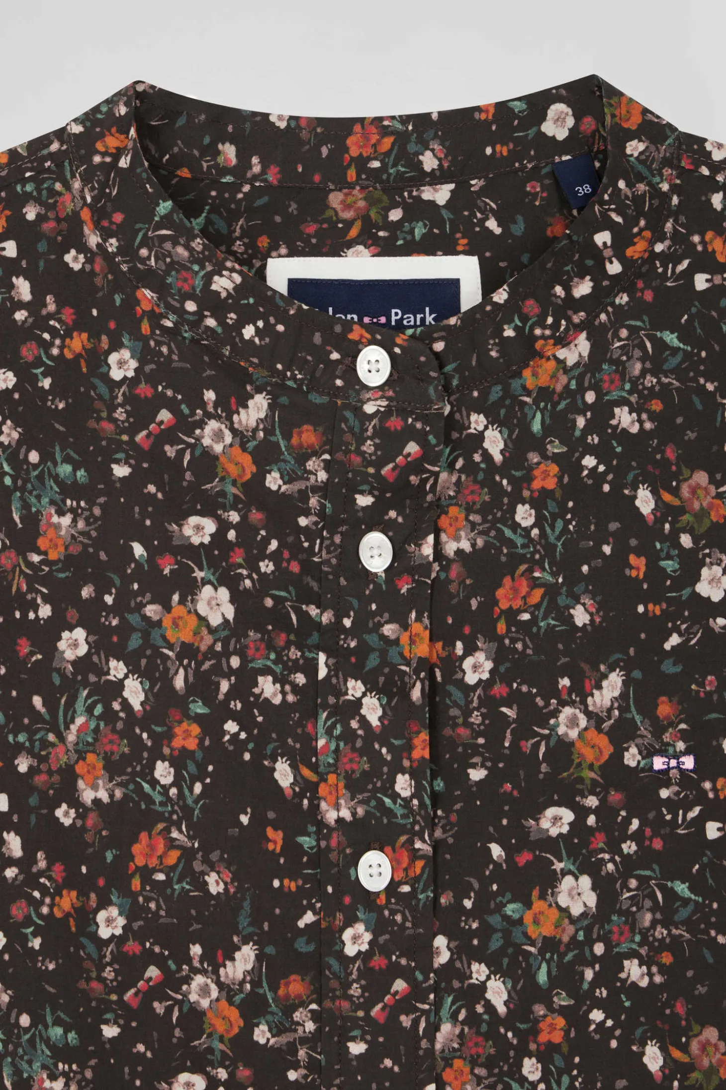 Chemise sans col en popeline de coton noir microimprimé floral coupe Regular