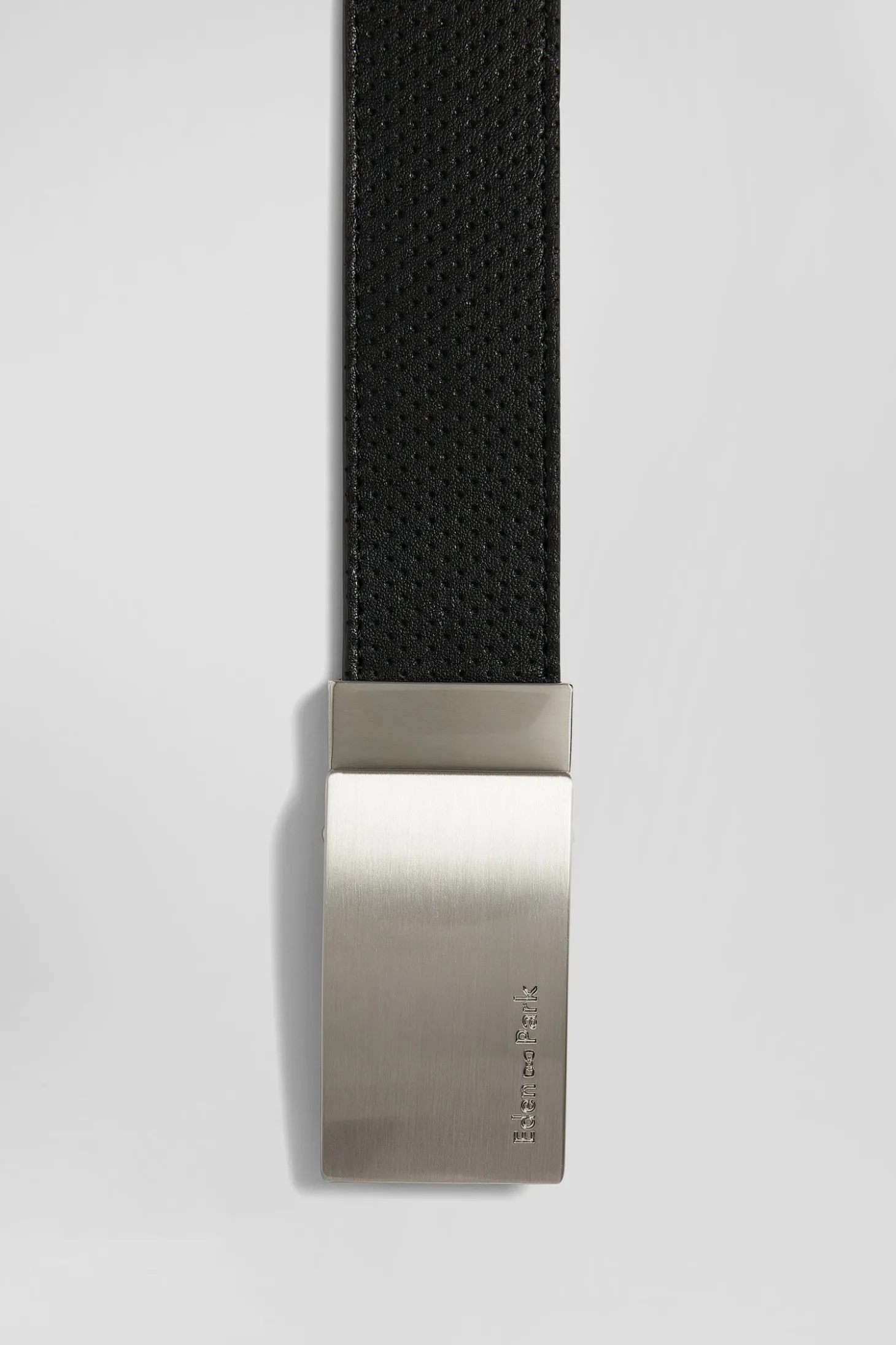 Coffret ceinture en cuir noir et deux boucles métal
