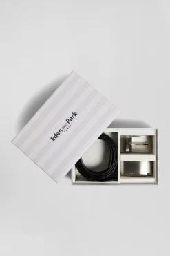 Coffret ceinture en cuir noir et deux boucles métal