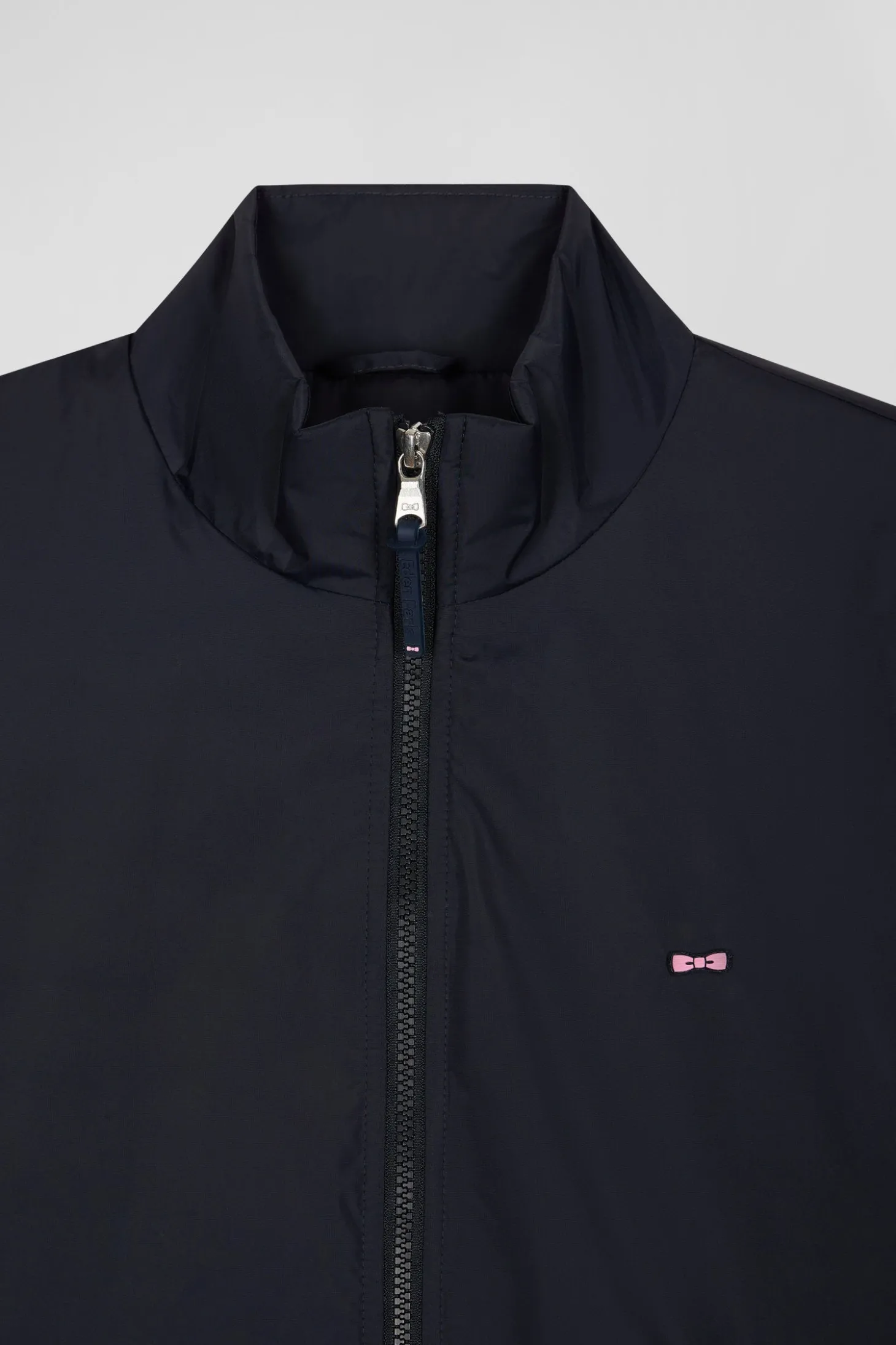 Coupe vent bleu marine en nylon mat broderie dos cerclée