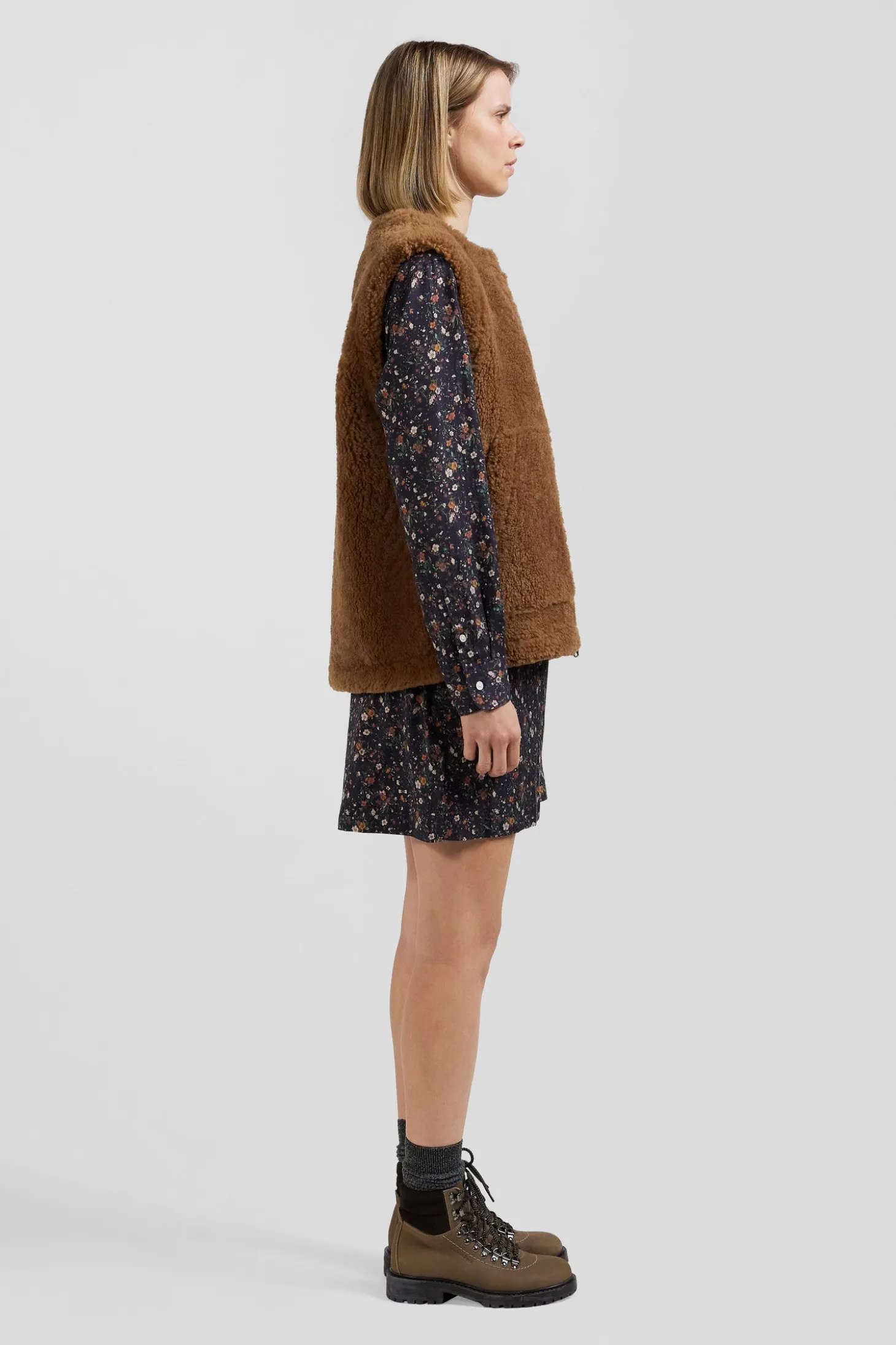 Gilet sans manches zippé en peau retournée camel coupe Relaxed