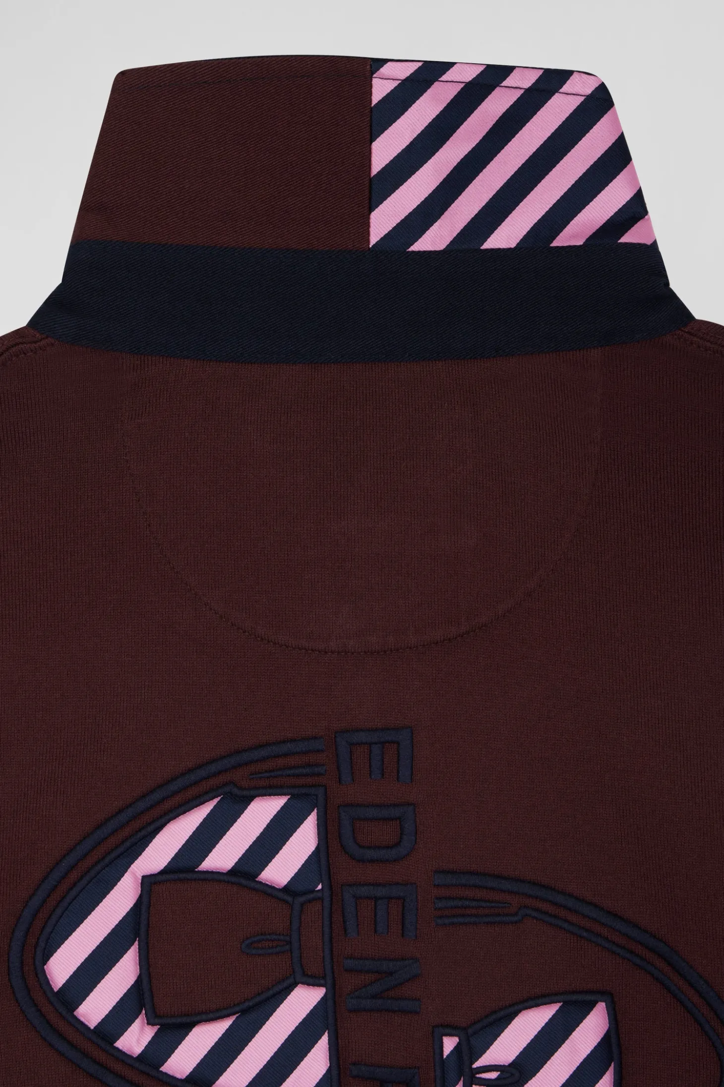 Maillot manches longues en coton bordeaux applications de tissu cravate cerclé coupe Regular