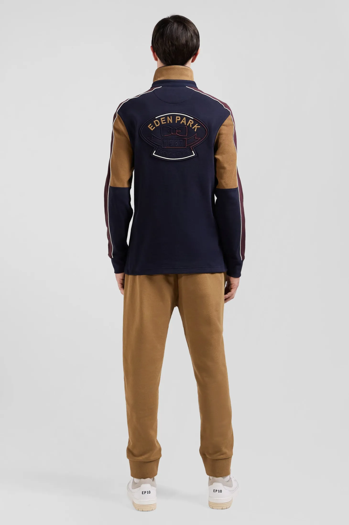 Maillot manches longues en coton camel broderie dos et passepoil coupe Regular