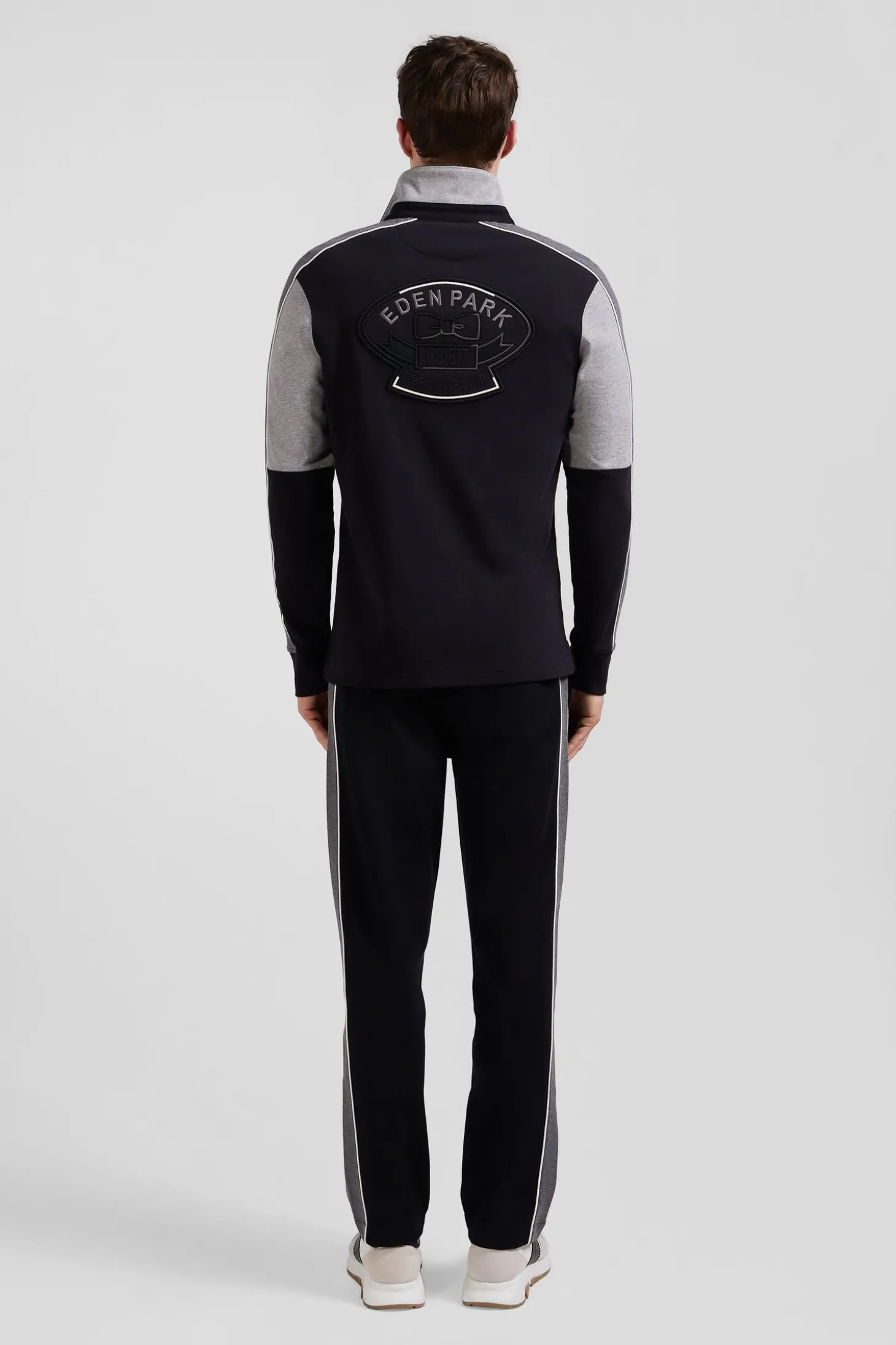 Maillot manches longues en coton noir broderie dos et passepoil coupe Regular