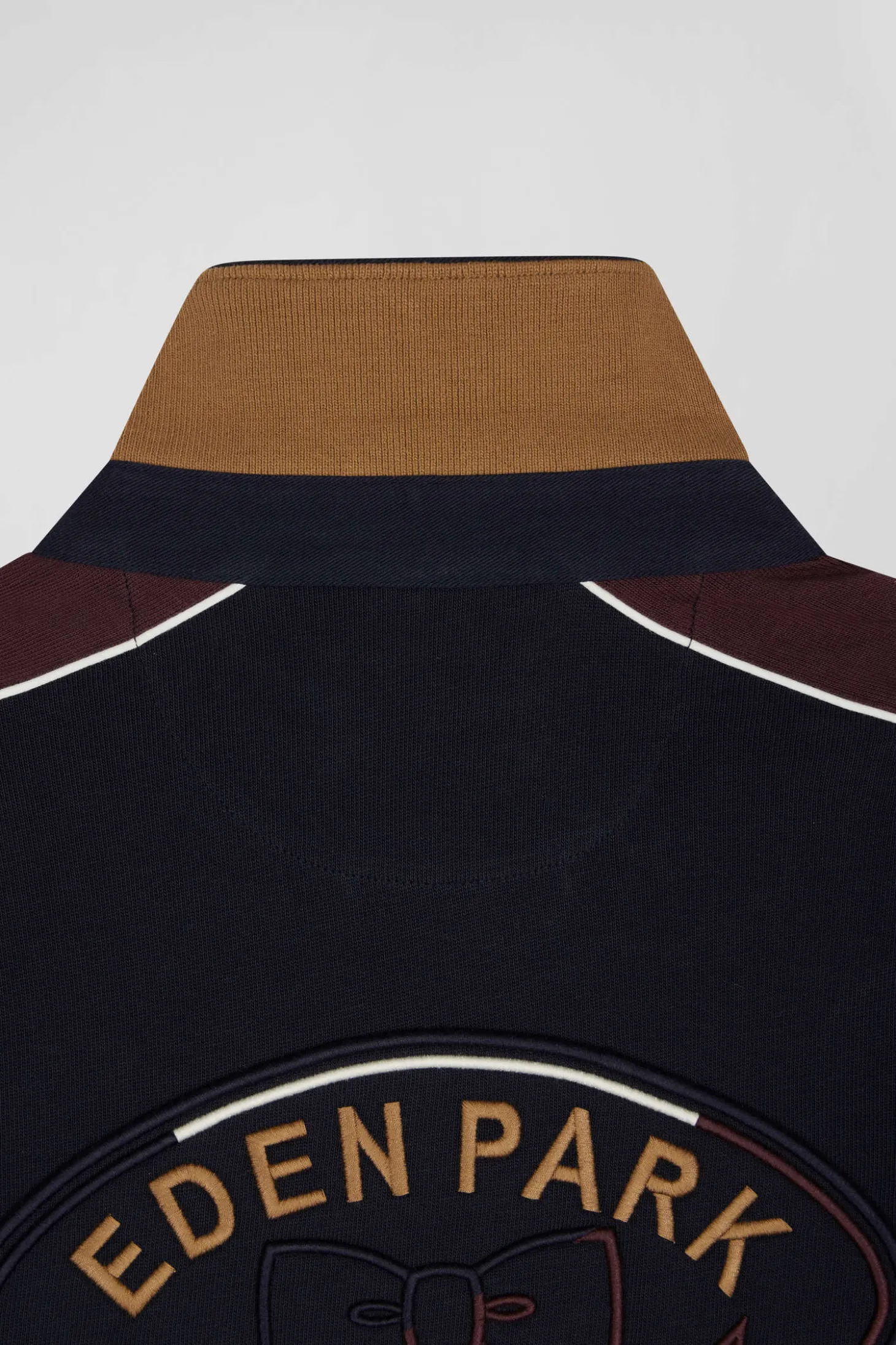 Maillot manches longues en coton camel broderie dos et passepoil coupe Regular