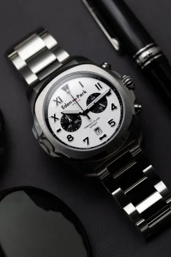 Montre à quartz chronographe en acier argenté