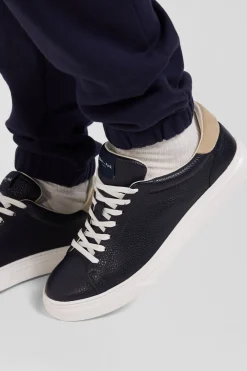 Paire de baskets basses en cuir bleu marine