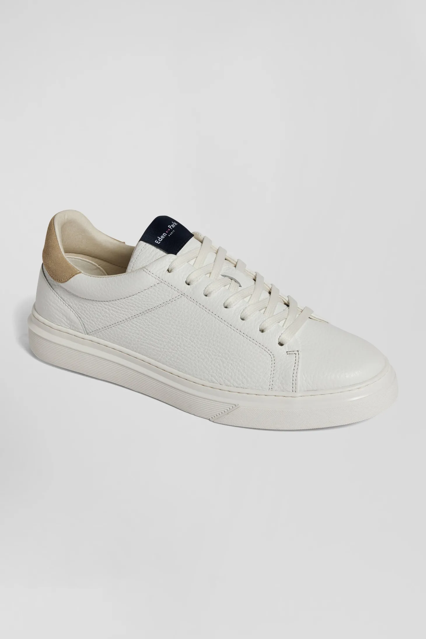 Paire de baskets basses en cuir blanc