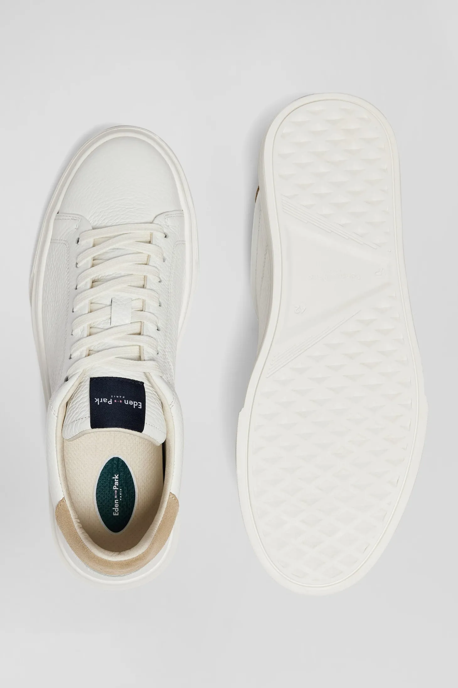 Paire de baskets basses en cuir blanc