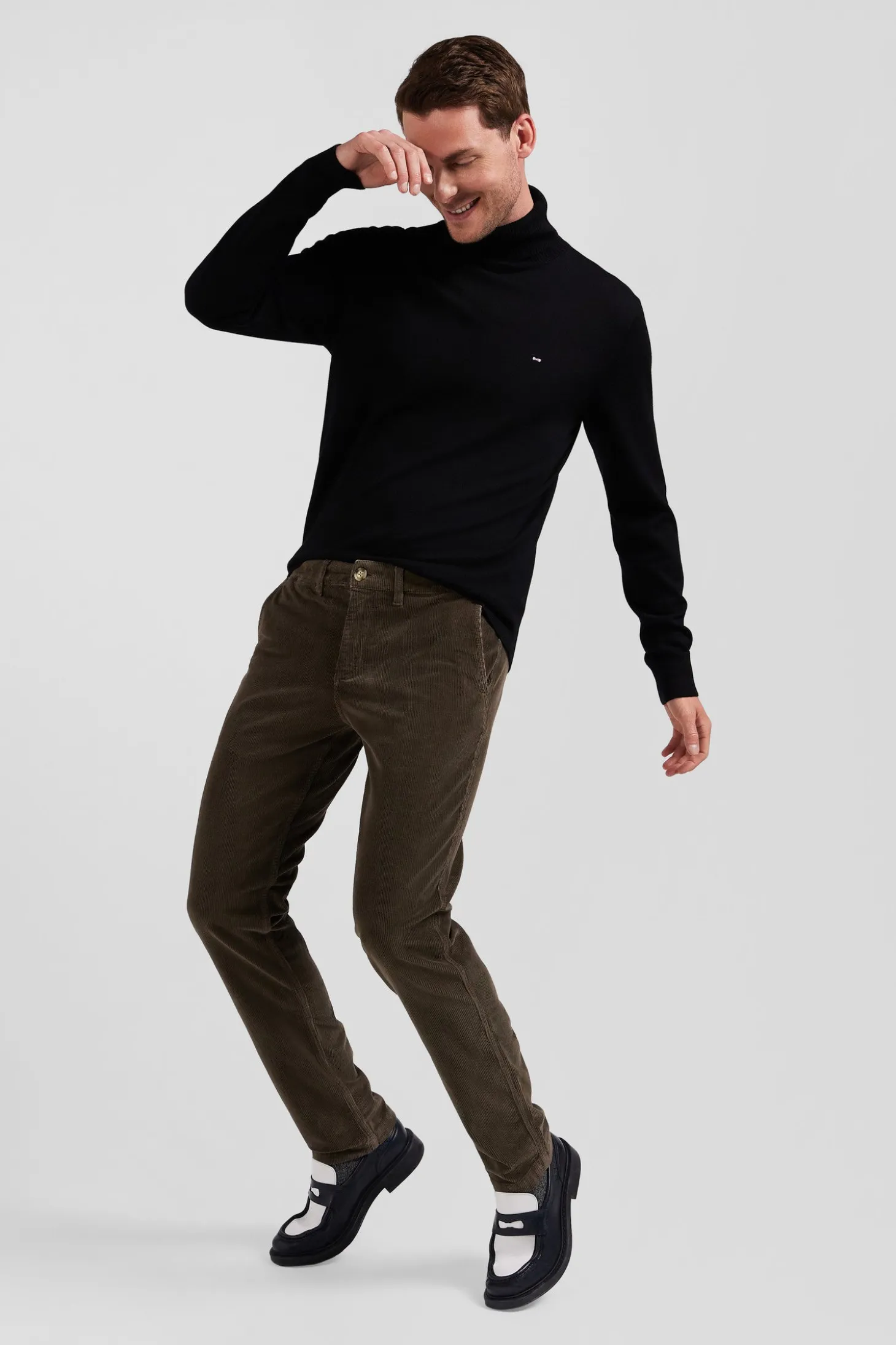 Pantalon chino en coton velours stretch marron coupe Regular