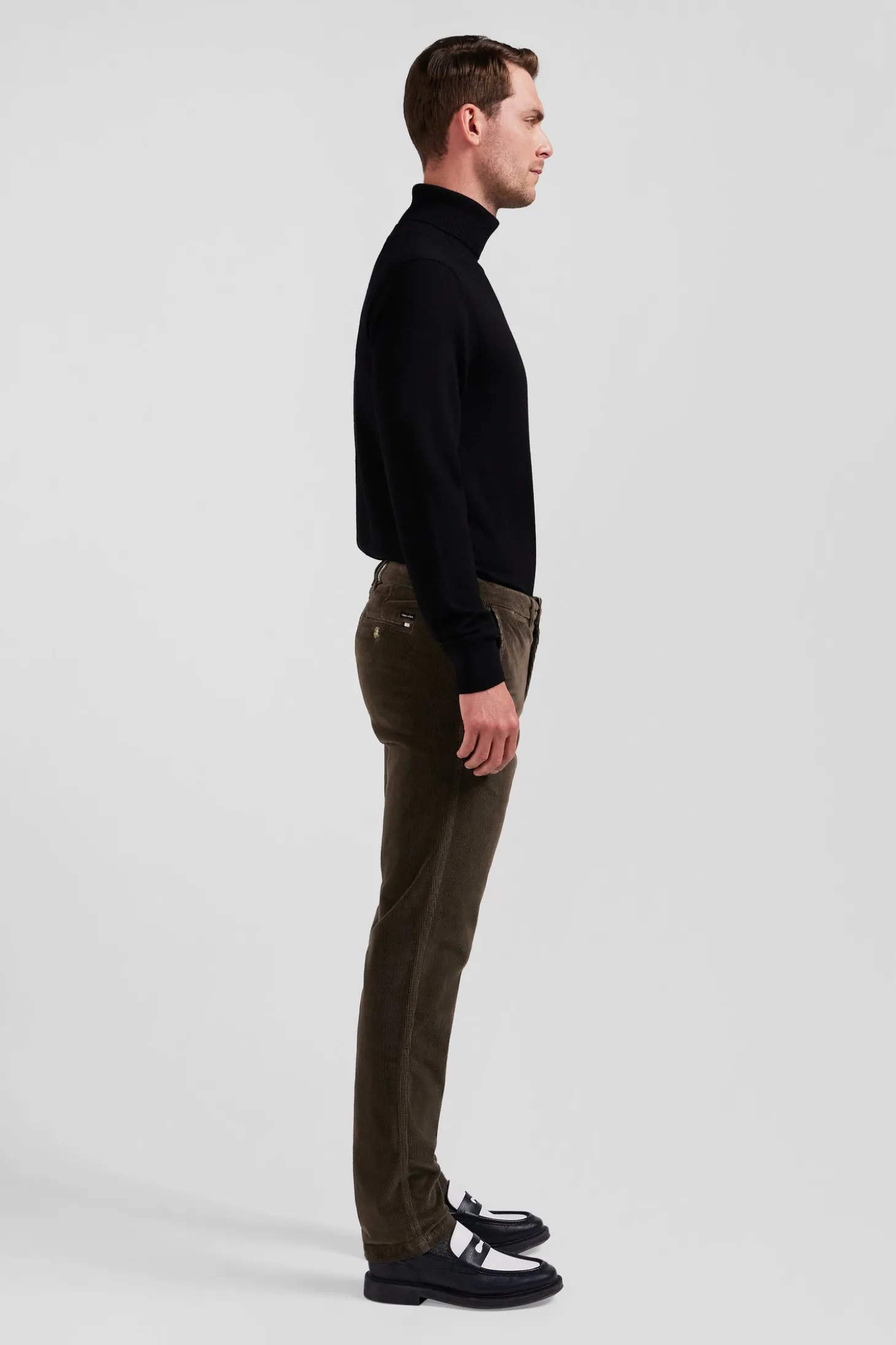 Pantalon chino en coton velours stretch marron coupe Regular
