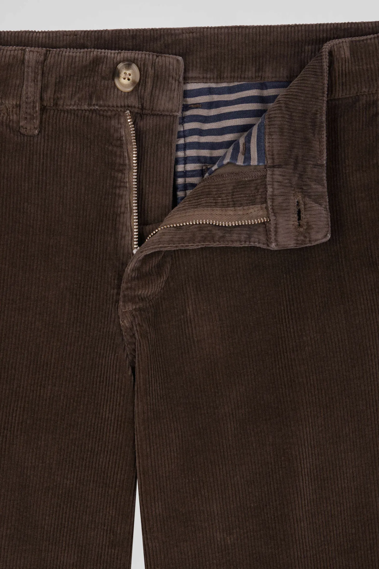 Pantalon chino en coton velours stretch marron coupe Regular