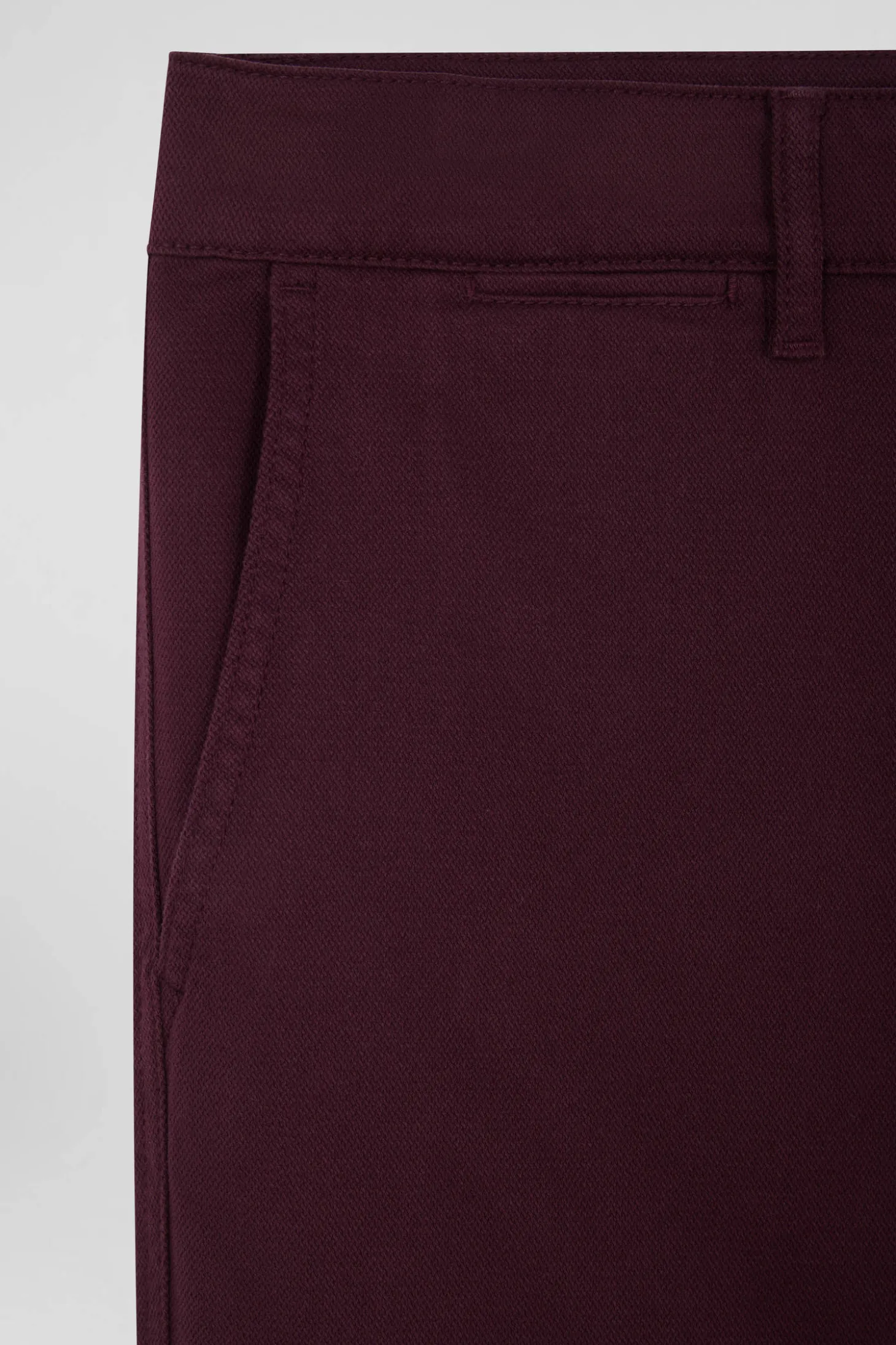 Pantalon chino en piqué de coton stretch et modal bordeaux coupe Regular
